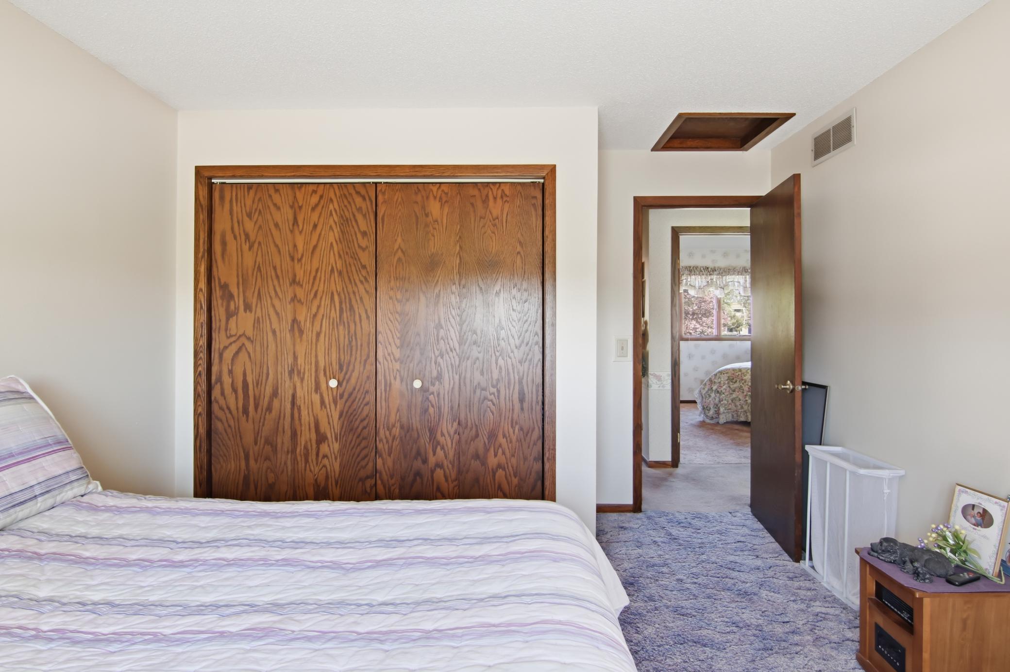 10-MainLevelBedroom-2-2-jpg.jpg