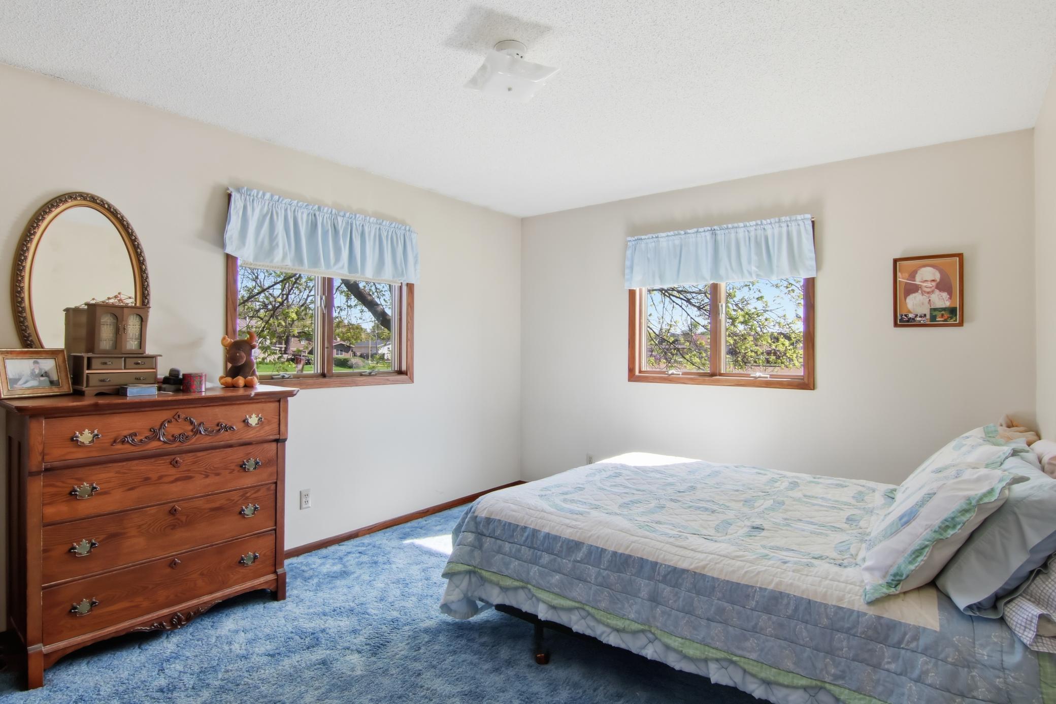 10-MainLevelBedroom-3-1-jpg.jpg