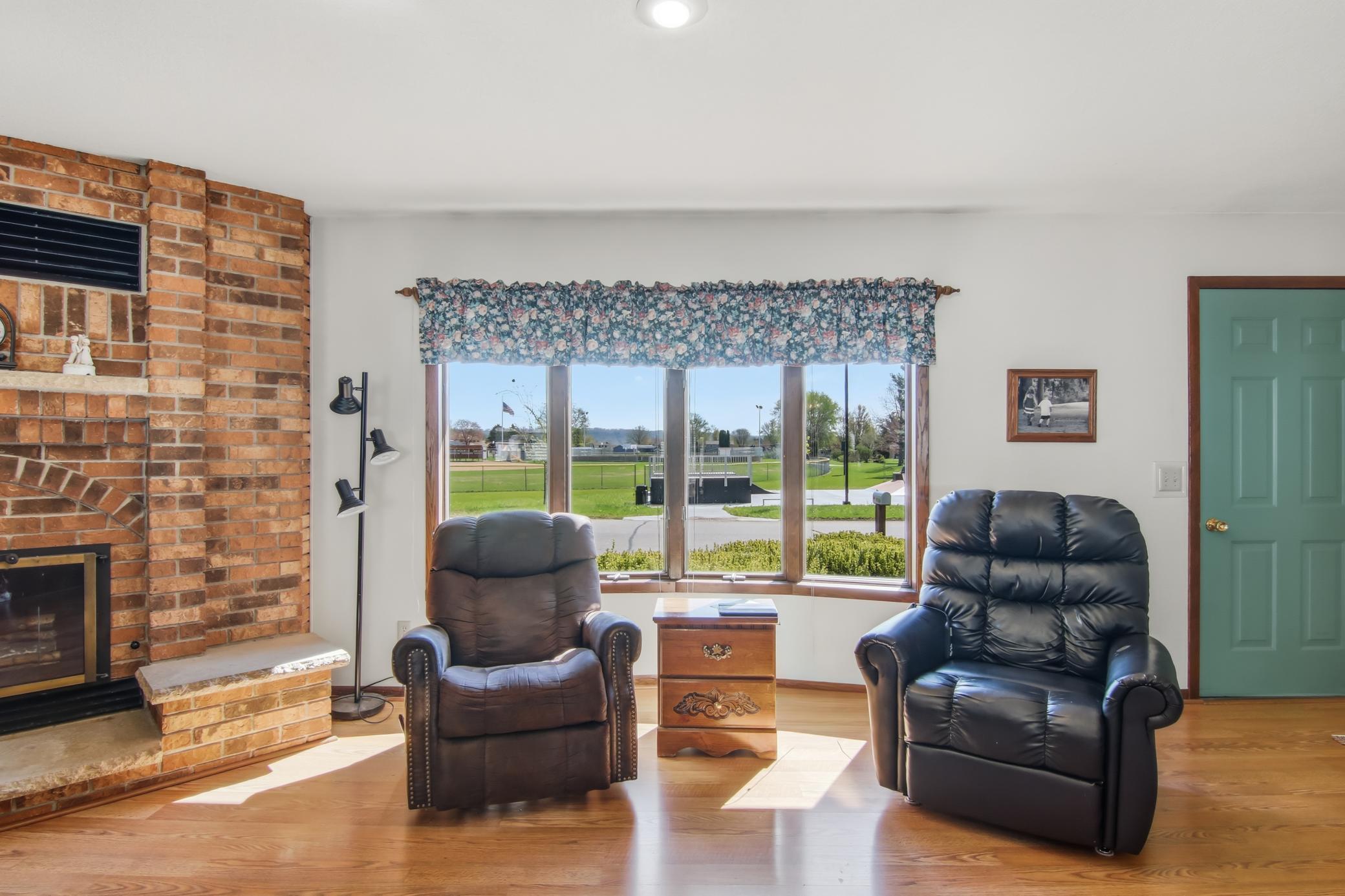 02-LivingRoom-2-jpg.jpg