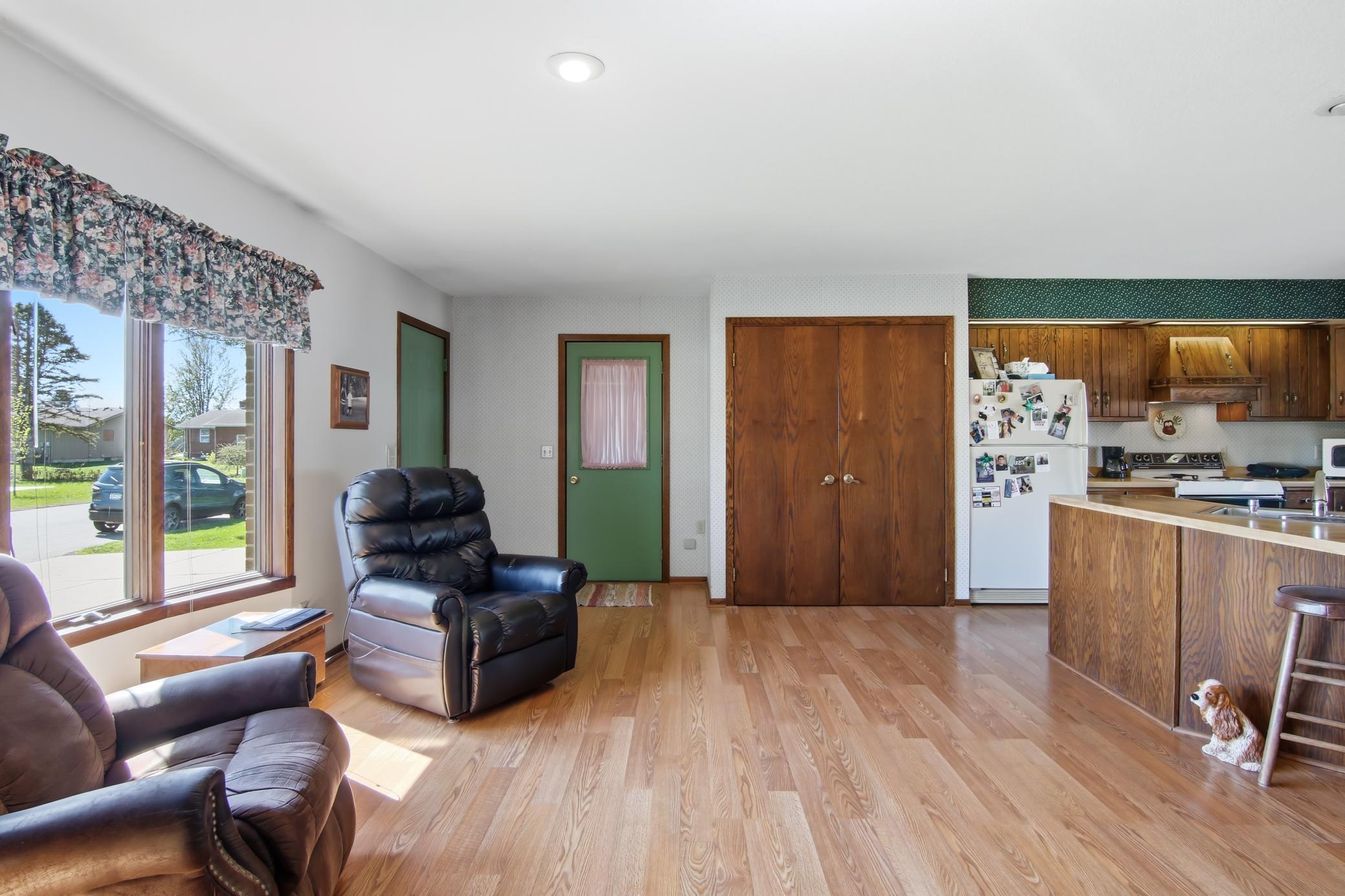 02-LivingRoom-3-jpg.jpg