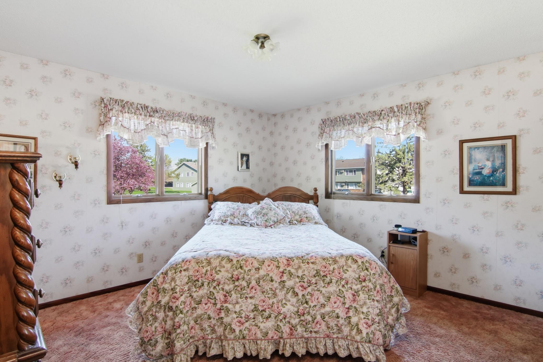 10-MainLevelBedroom-1-1-jpg.jpg