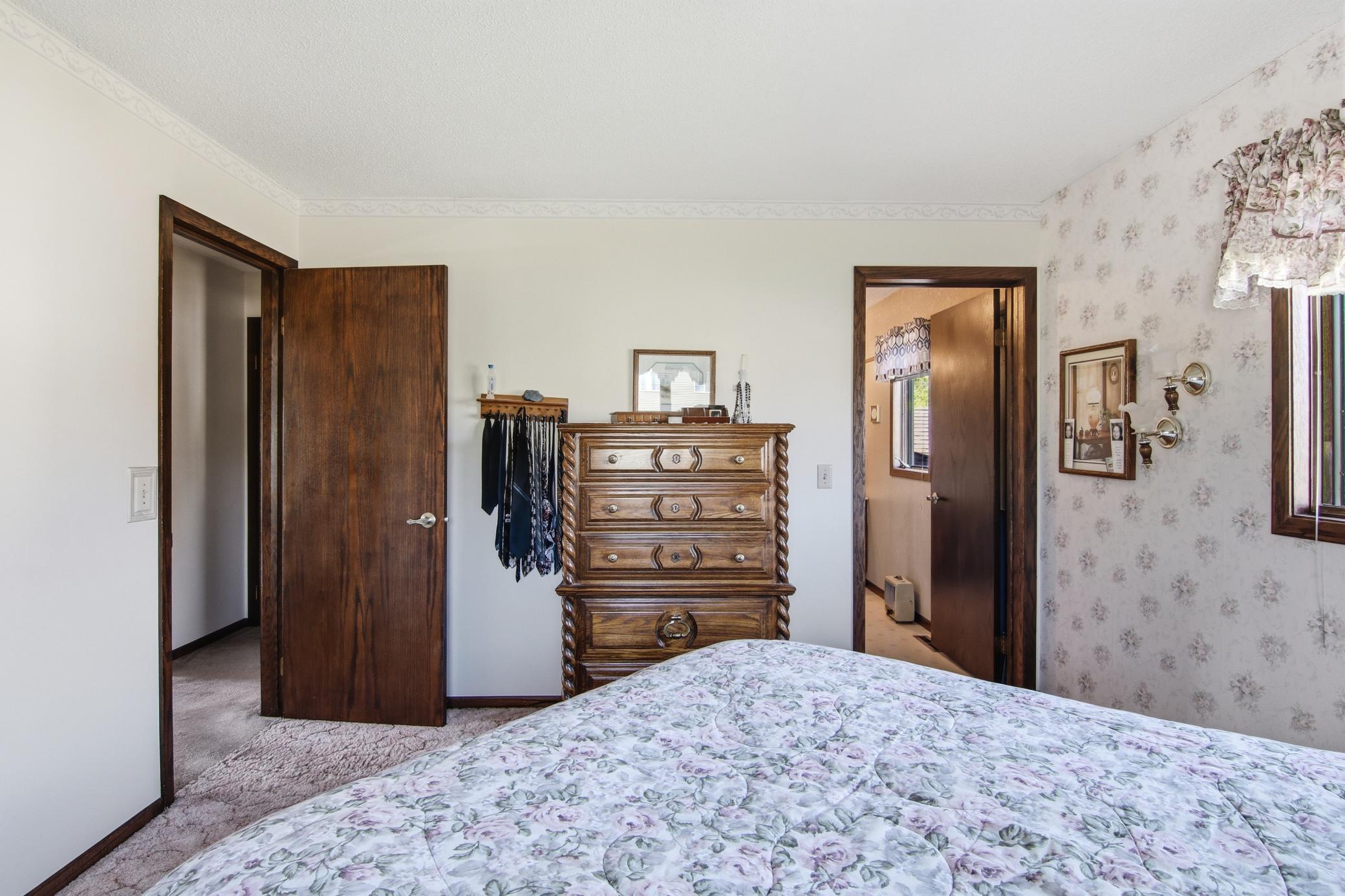 10-MainLevelBedroom-1-2-jpg.jpg