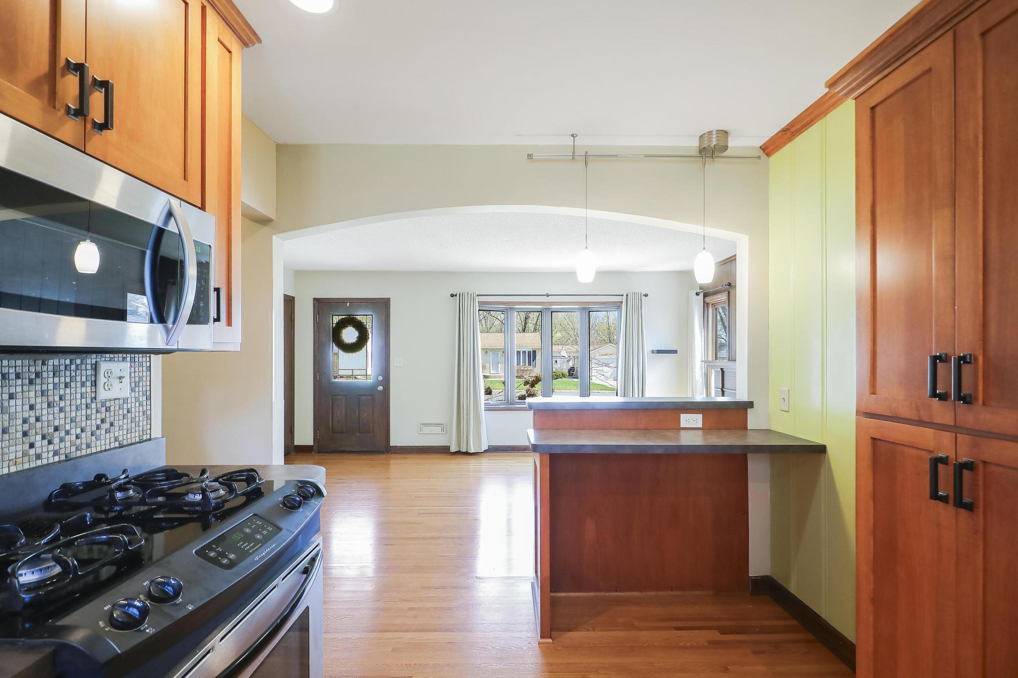 The arch over the breakfast bar adds a soft architectural interest.