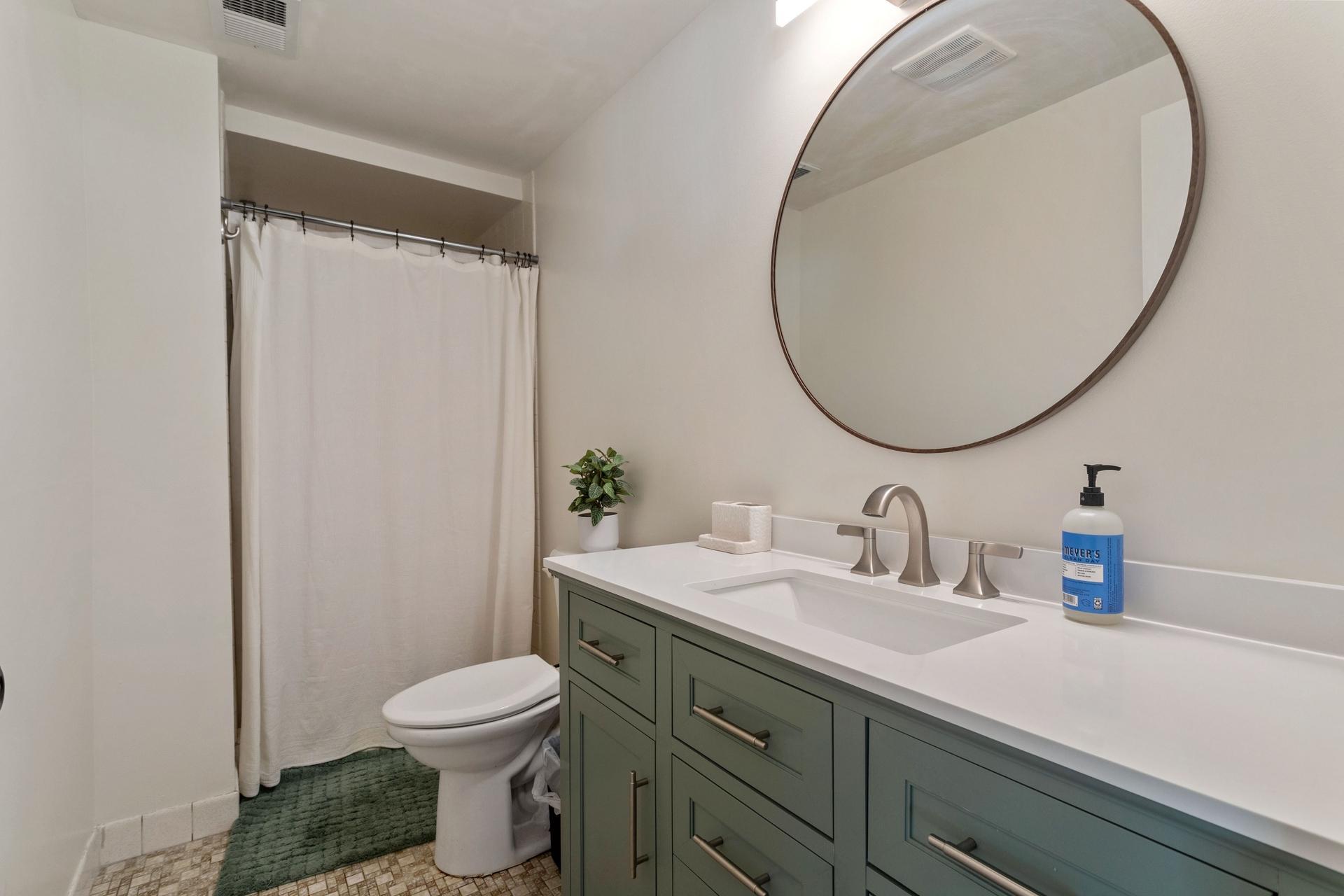 17 Lower level 3/4 bath.jpg