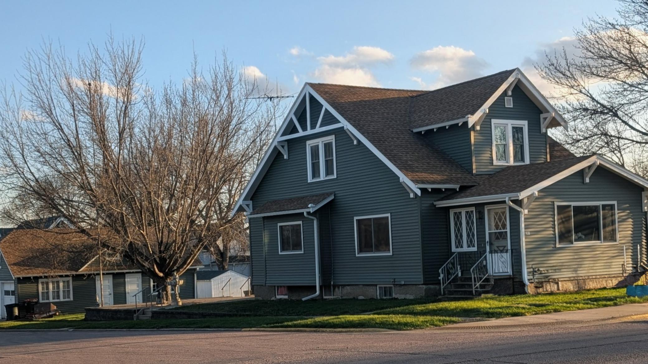 full view from side street of house.jpg