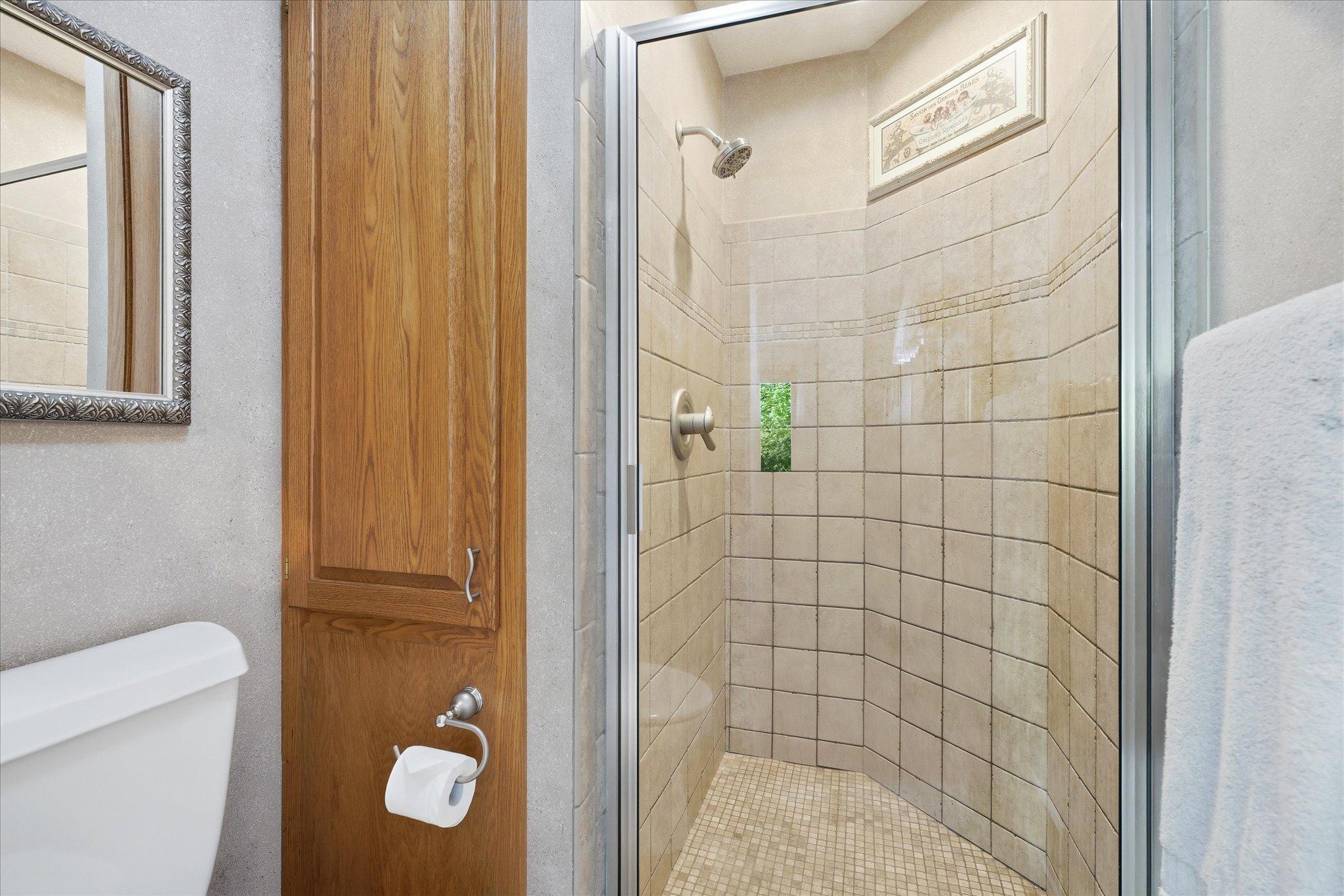 There is plenty of room for linens & toiletries to be stored.
