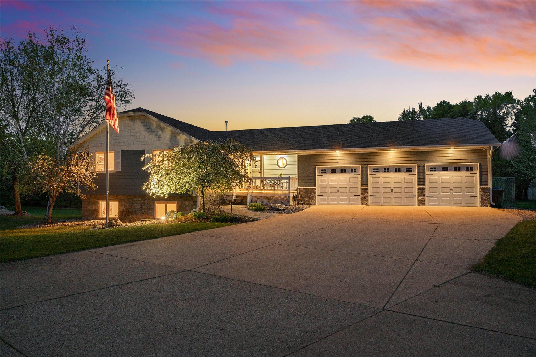 Here is the driveway turn around - on the right bottom corner of this image.