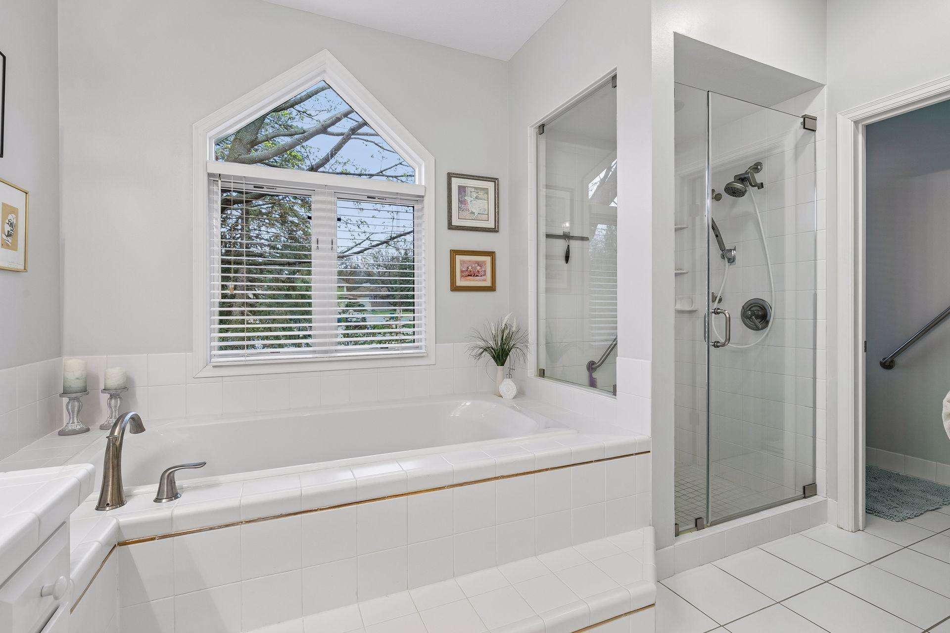 Full Bath w/walk in shower