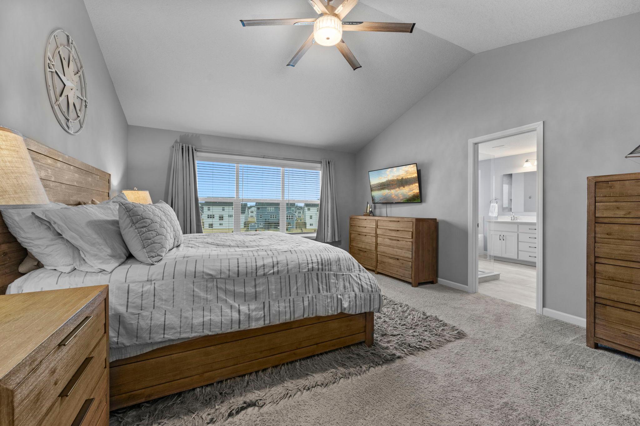 Owner's Suite with Vaulted Ceiling, Knockdown Ceiling throughout, Ceiling Fan, and Tinted Windows