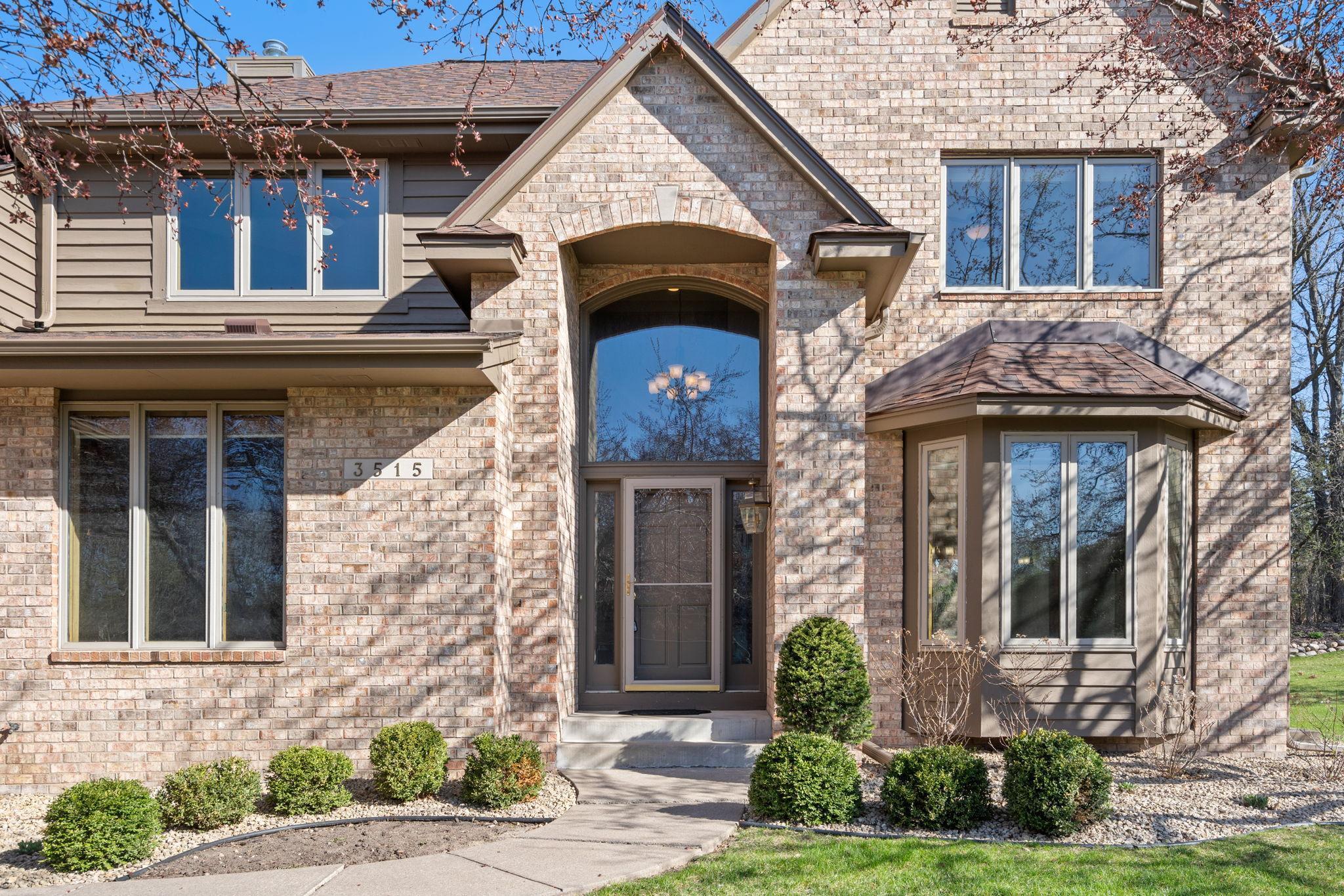 2-web-or-mls-3515 Ranier Ln-2.jpg