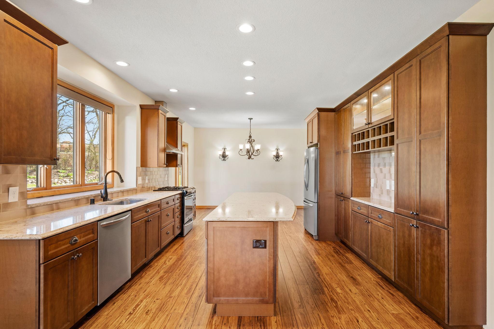 23-web-or-mls-3515 Ranier Ln-23.jpg