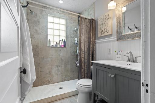 Upper 3/4 Bathroom