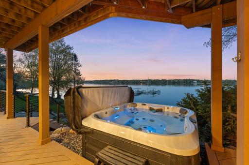 14-web-or-mls-178 Peninsula Rd Twilight-14.jpg