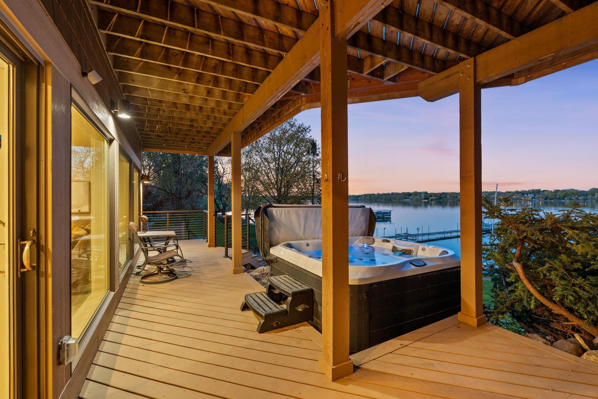 15-web-or-mls-178 Peninsula Rd Twilight-15.jpg