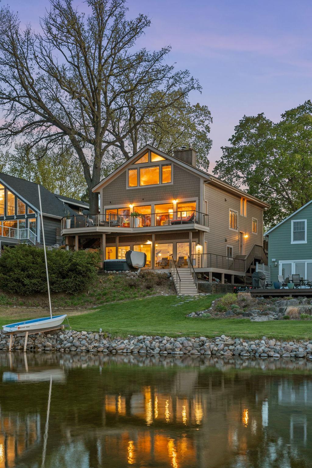 10-web-or-mls-178 Peninsula Rd Twilight-10.jpg