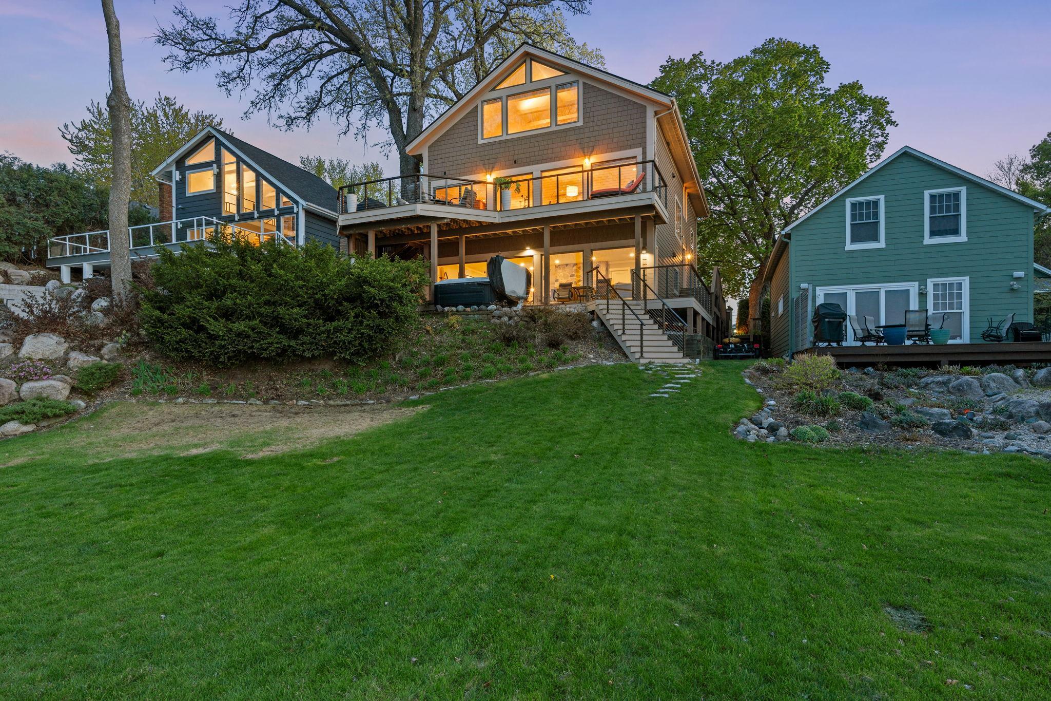 11-web-or-mls-178 Peninsula Rd Twilight-11.jpg