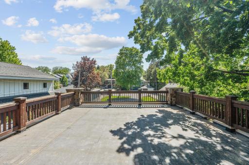 178 Peninsula Road, Medicine Lake, MN 55441