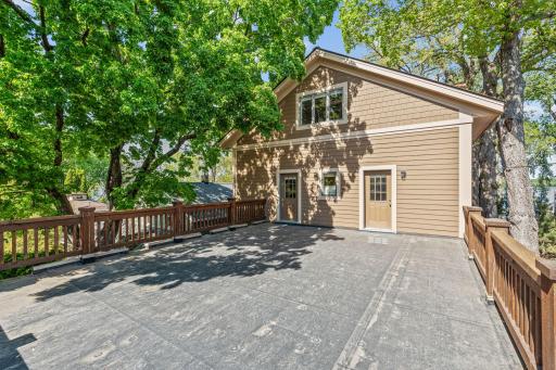 178 Peninsula Road, Medicine Lake, MN 55441