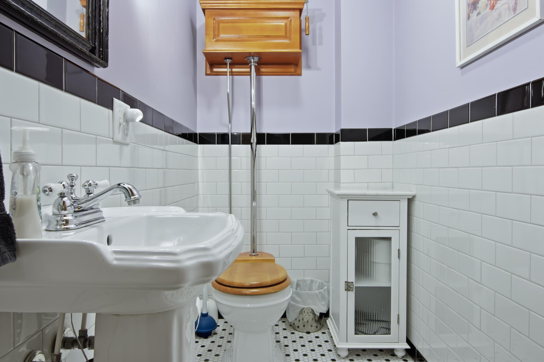 Main floor 1/2 bathroom