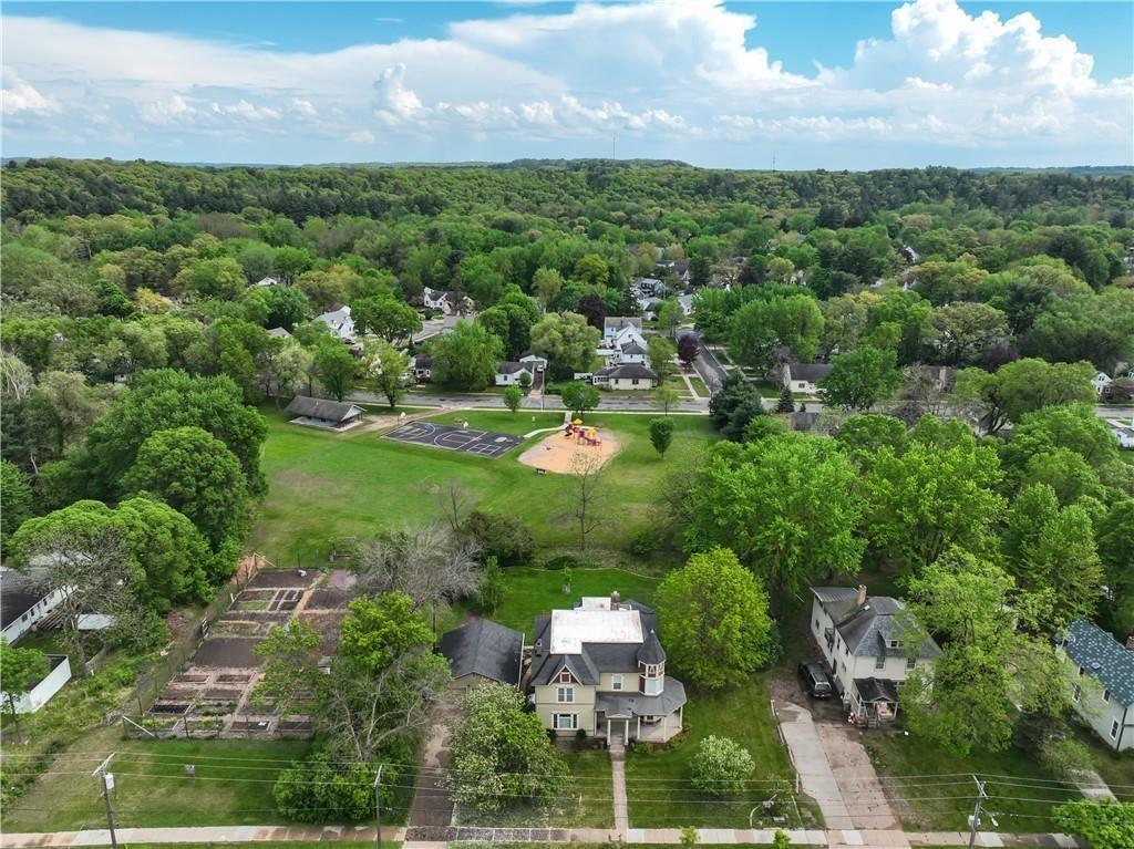 Community garden next door and park behind