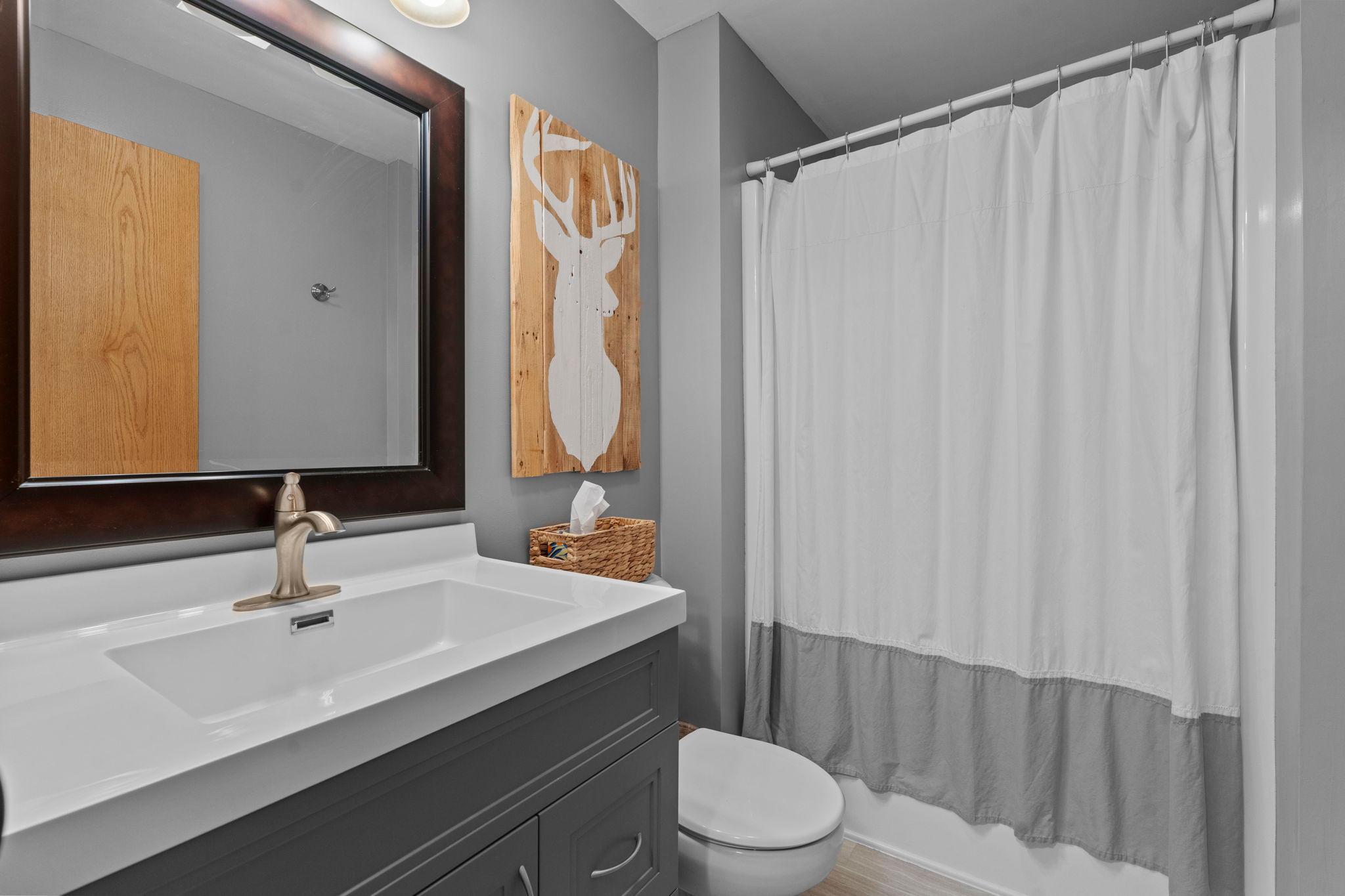 55-web-or-mls-7018 Eagle Trail-378.jpg