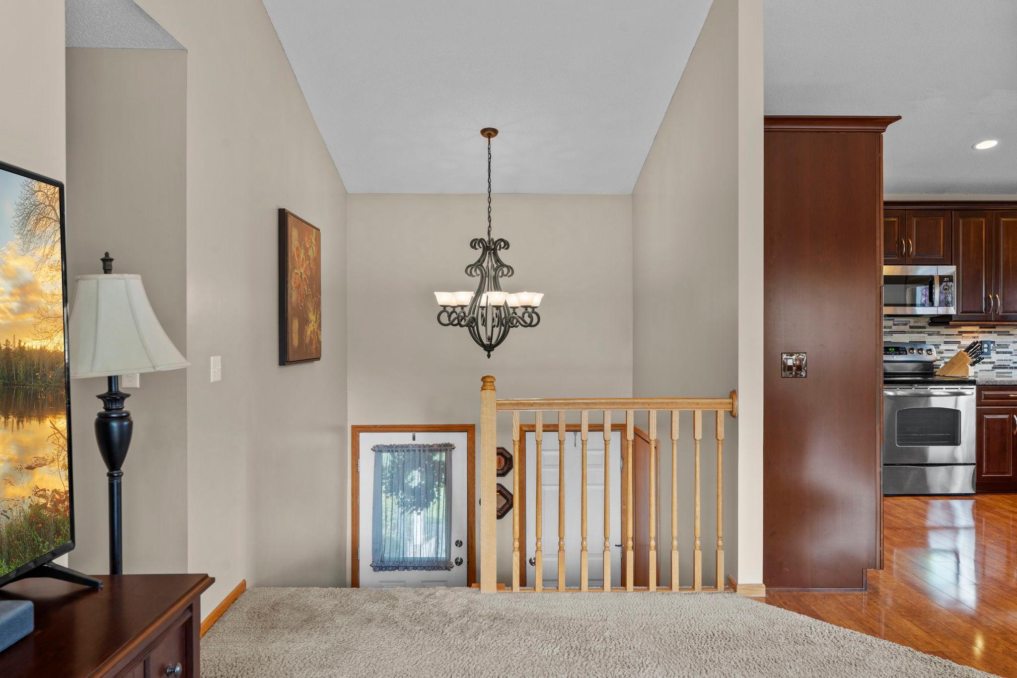 9-web-or-mls-7018 Eagle Trail-143.jpg