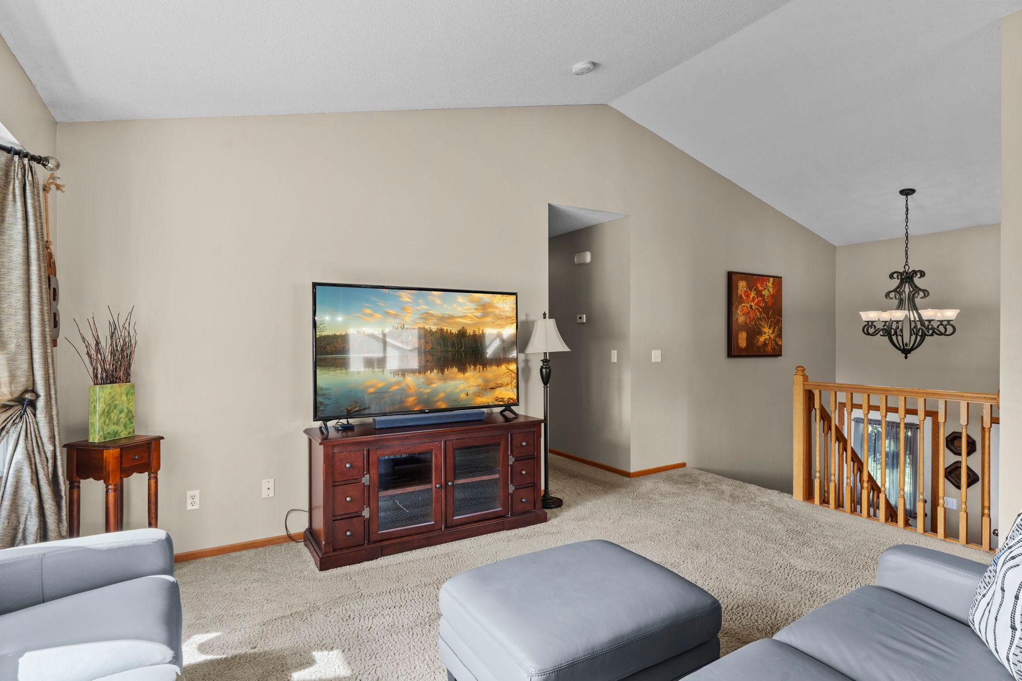 14-web-or-mls-7018 Eagle Trail-158.jpg