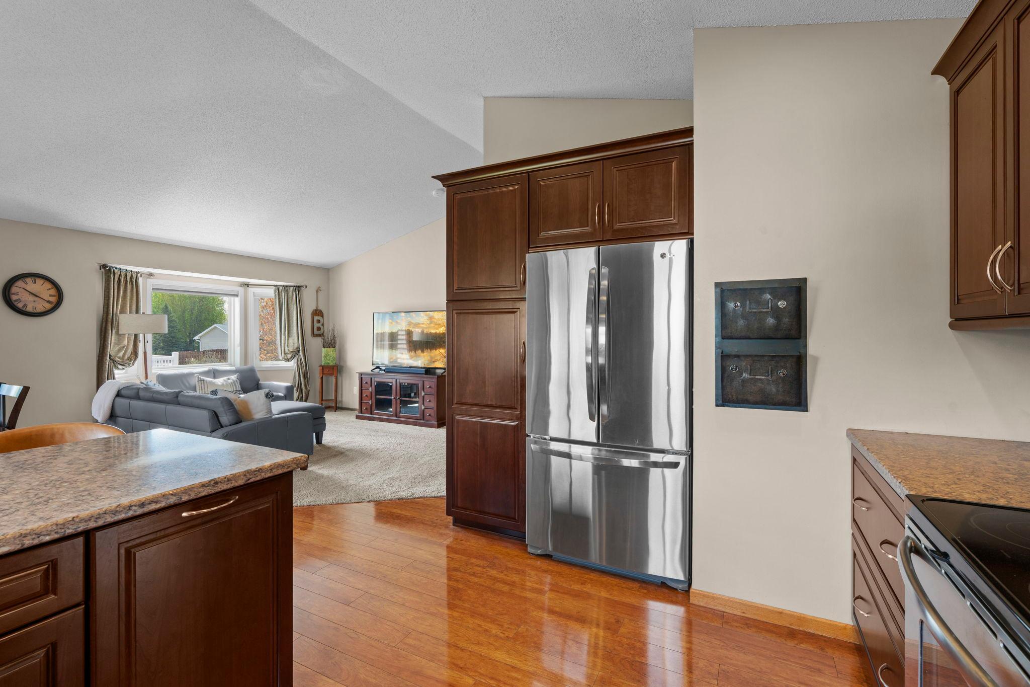23-web-or-mls-7018 Eagle Trail-203.jpg