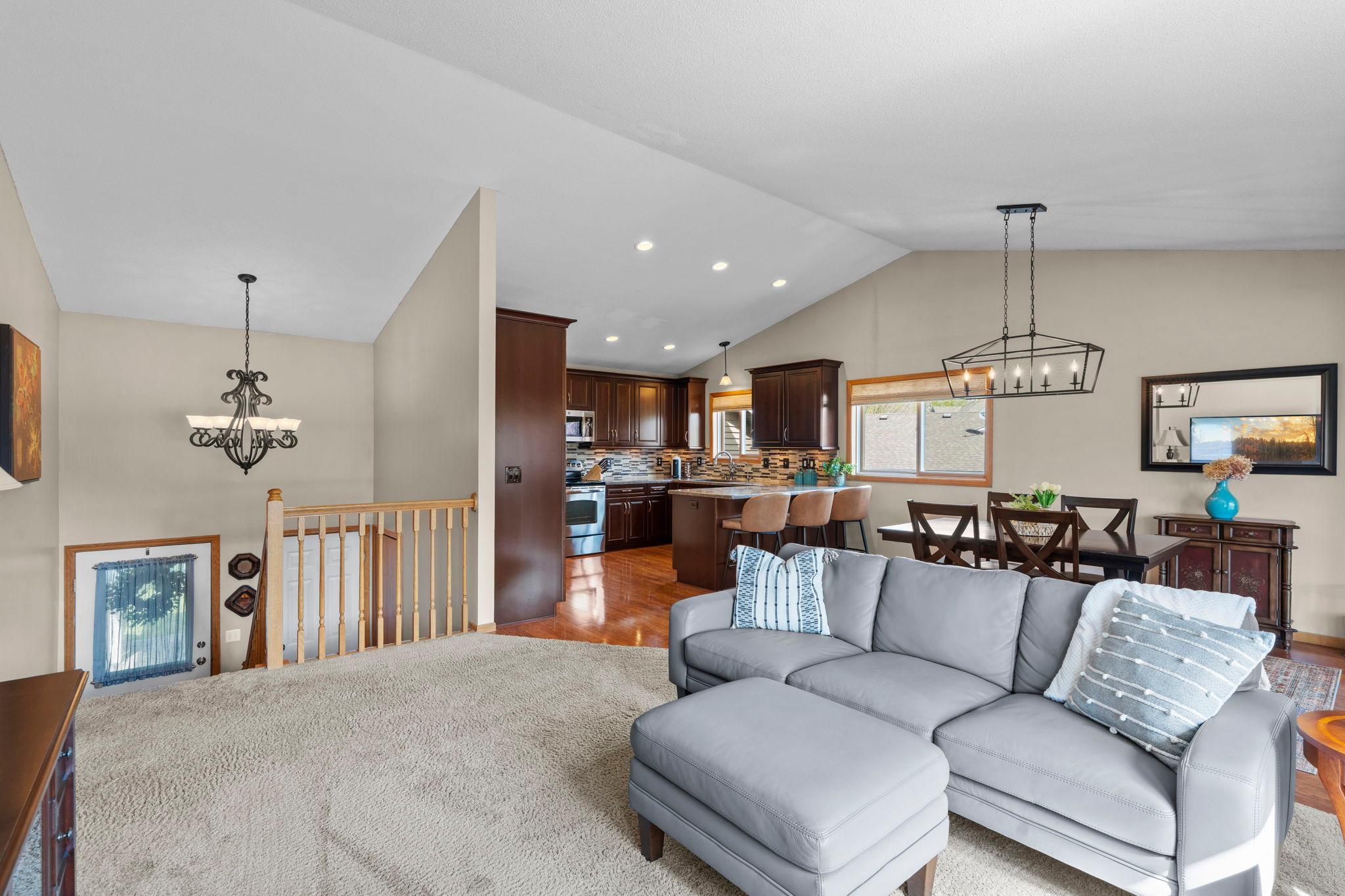11-web-or-mls-7018 Eagle Trail-133.jpg