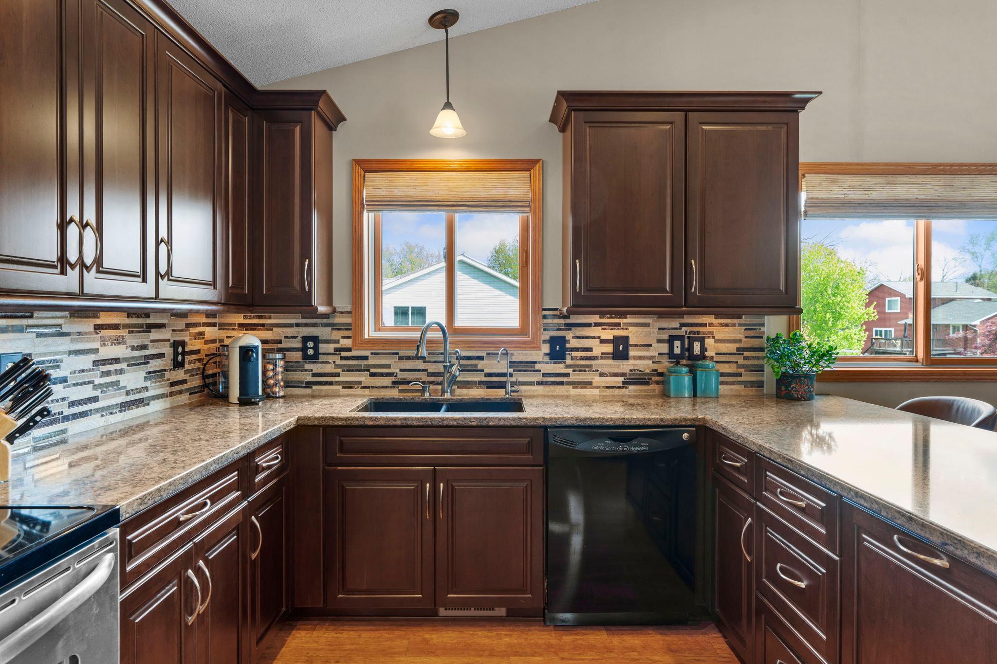 22-web-or-mls-7018 Eagle Trail-198.jpg
