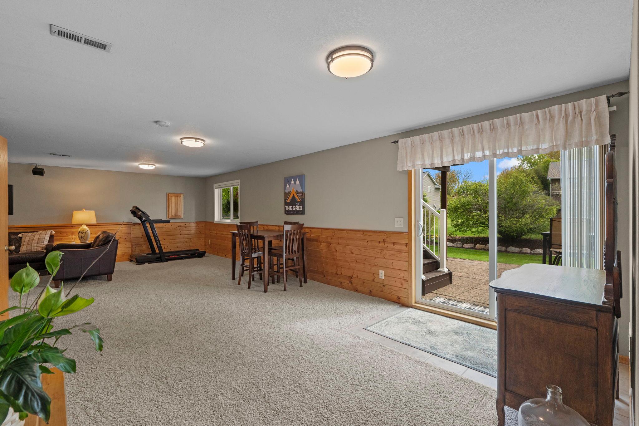 50-web-or-mls-7018 Eagle Trail-353.jpg