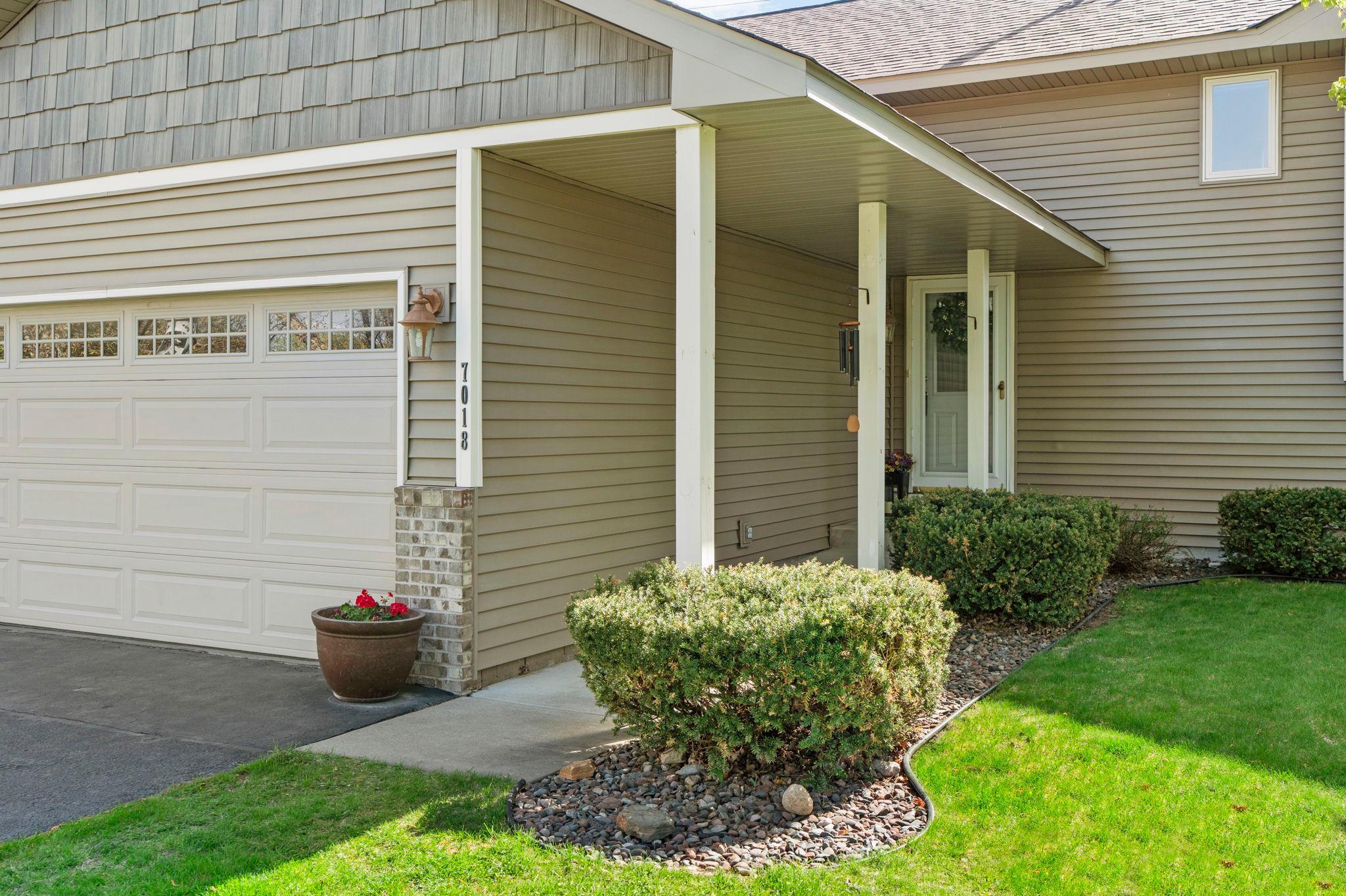 7-web-or-mls-7018 Eagle Trail-26.jpg
