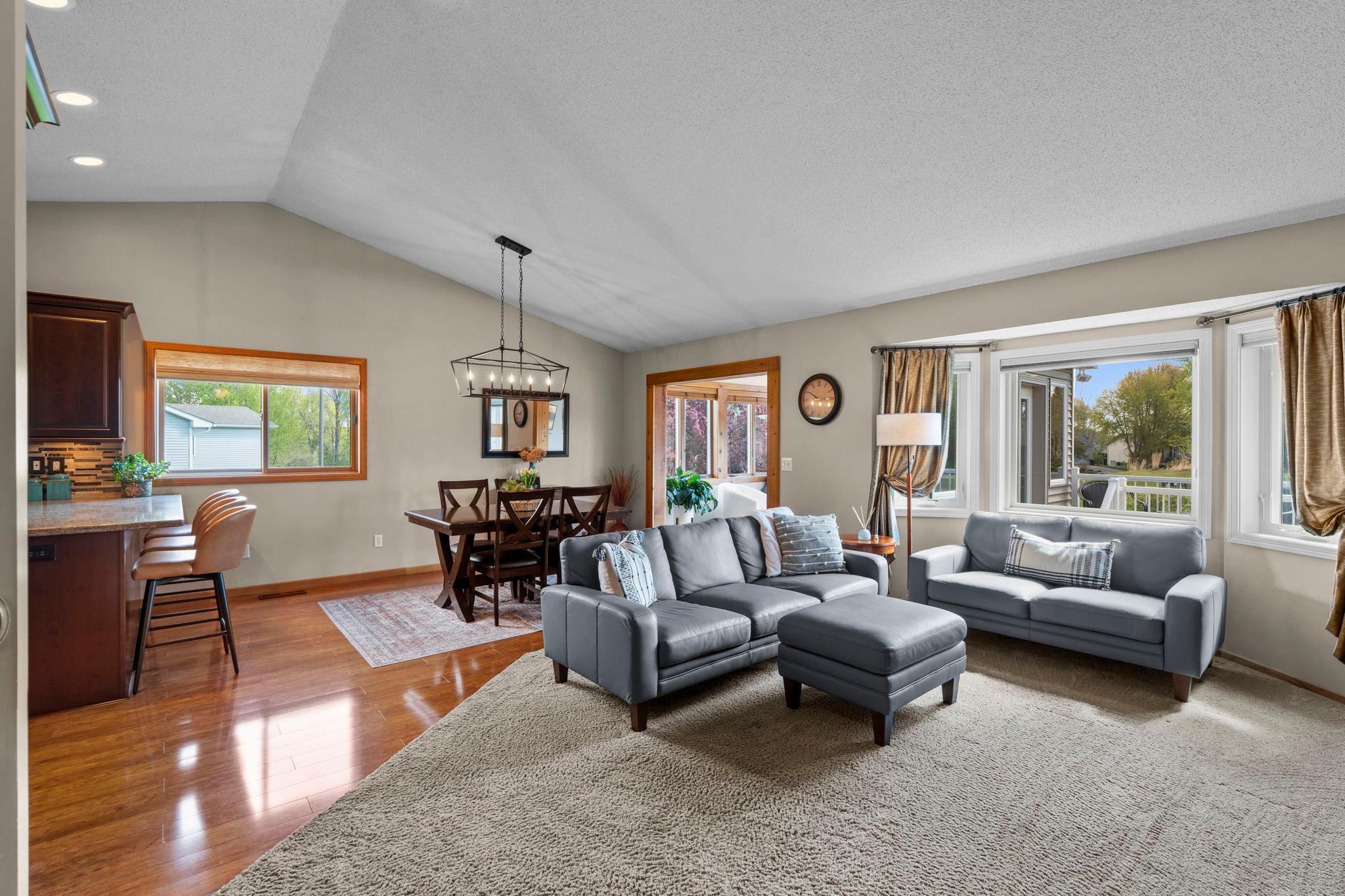 10-web-or-mls-7018 Eagle Trail-128.jpg