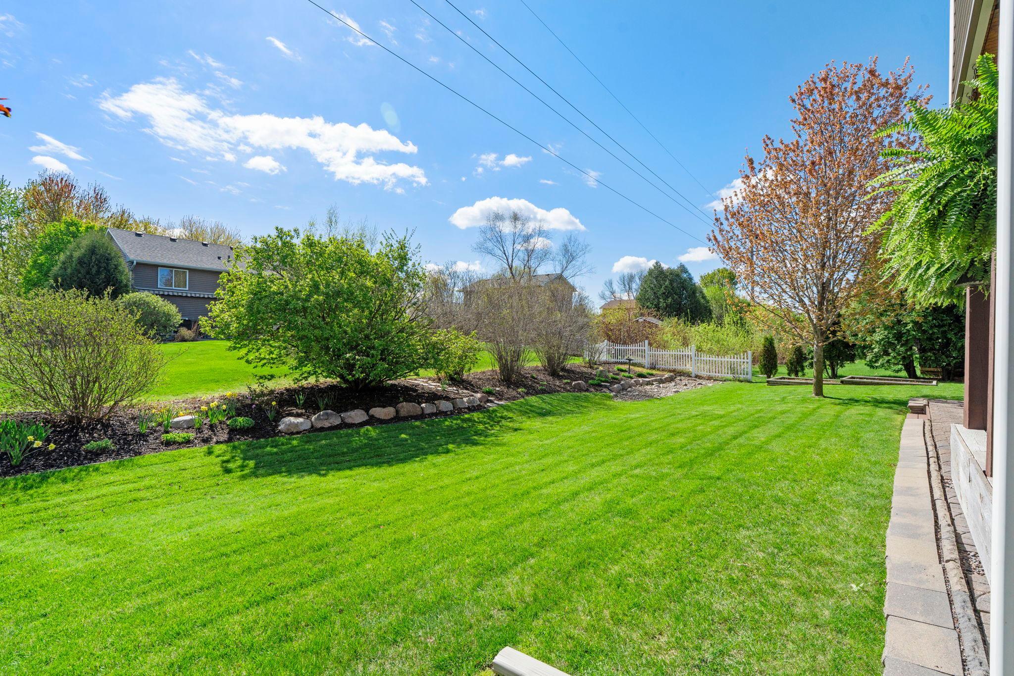 71-web-or-mls-7018 Eagle Trail-86.jpg