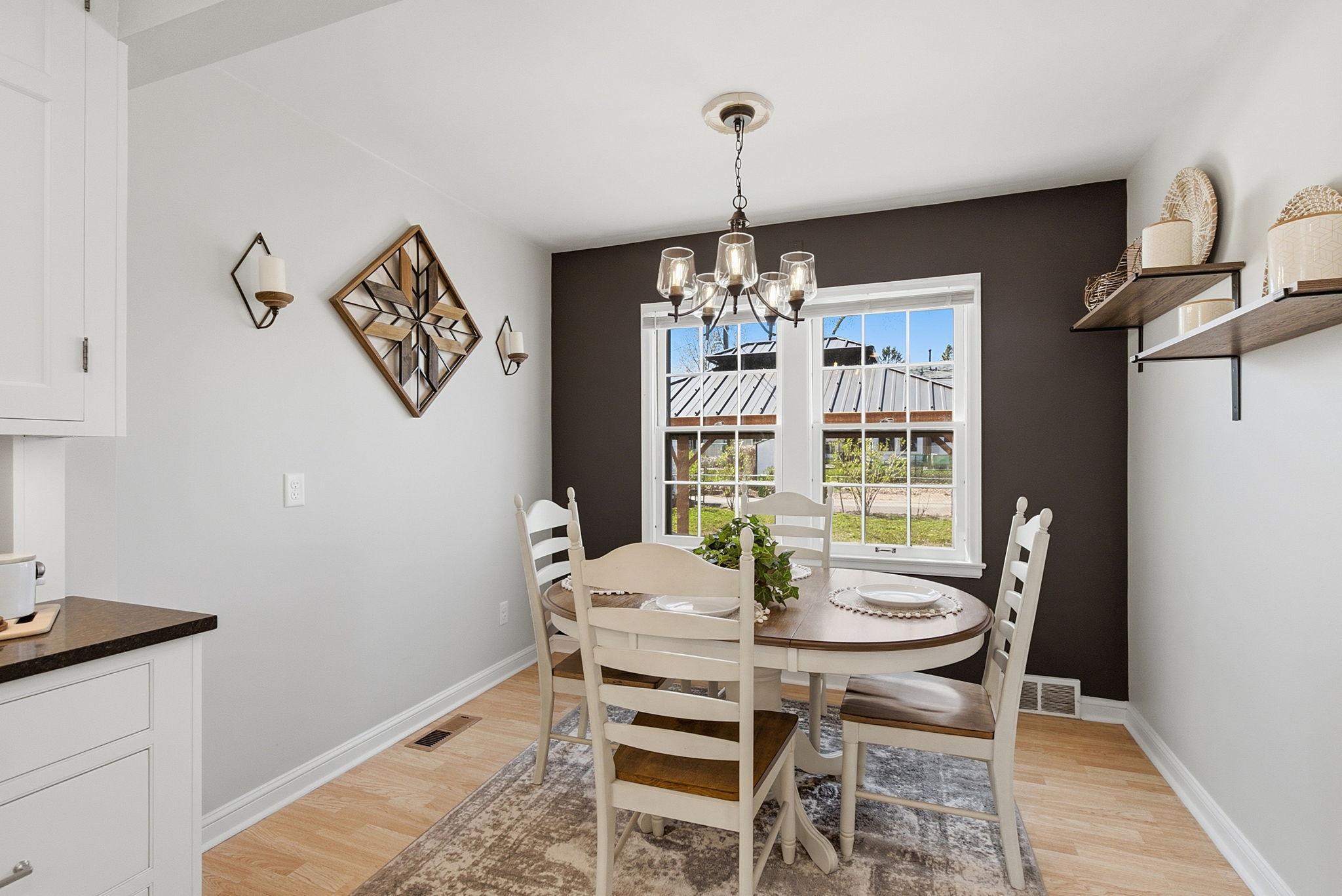 Nice eat-in kitchen space.