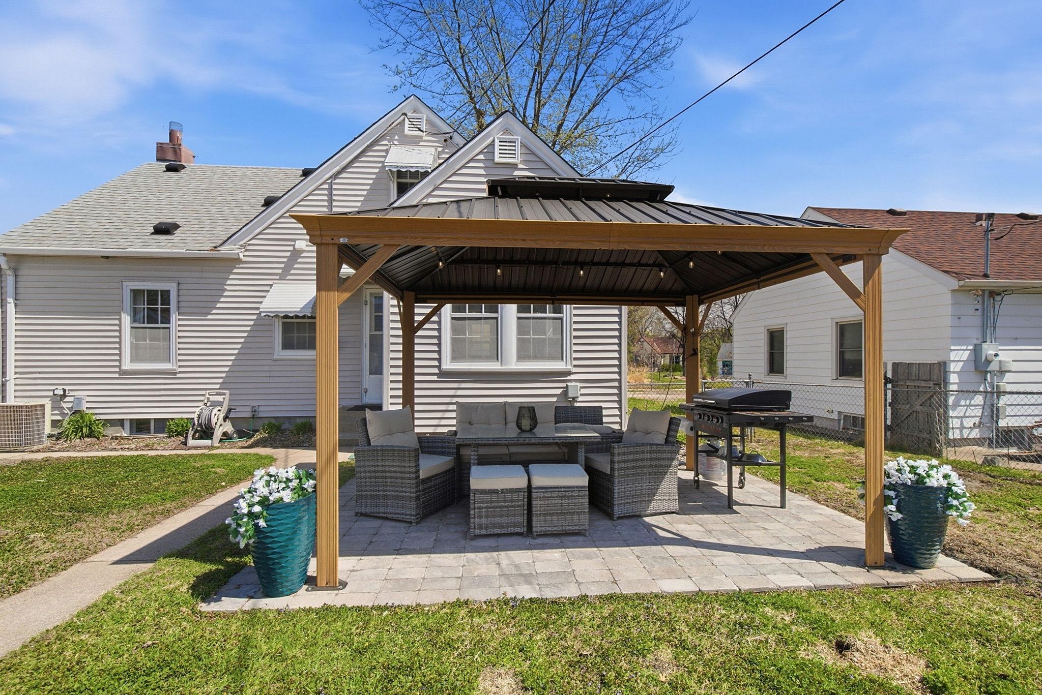 Pergola stays with the home.