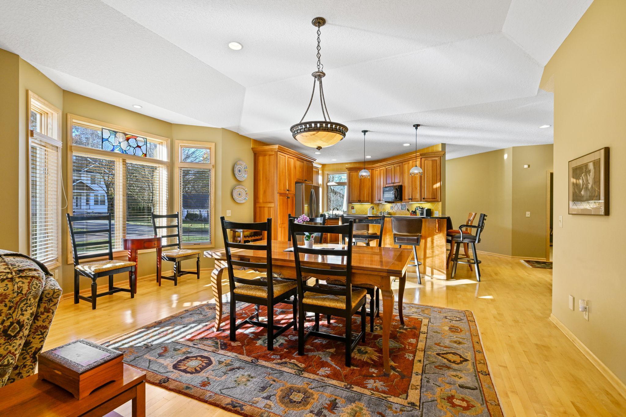 8-web-or-mls-14802 Margaret Pl 008Full.jpg