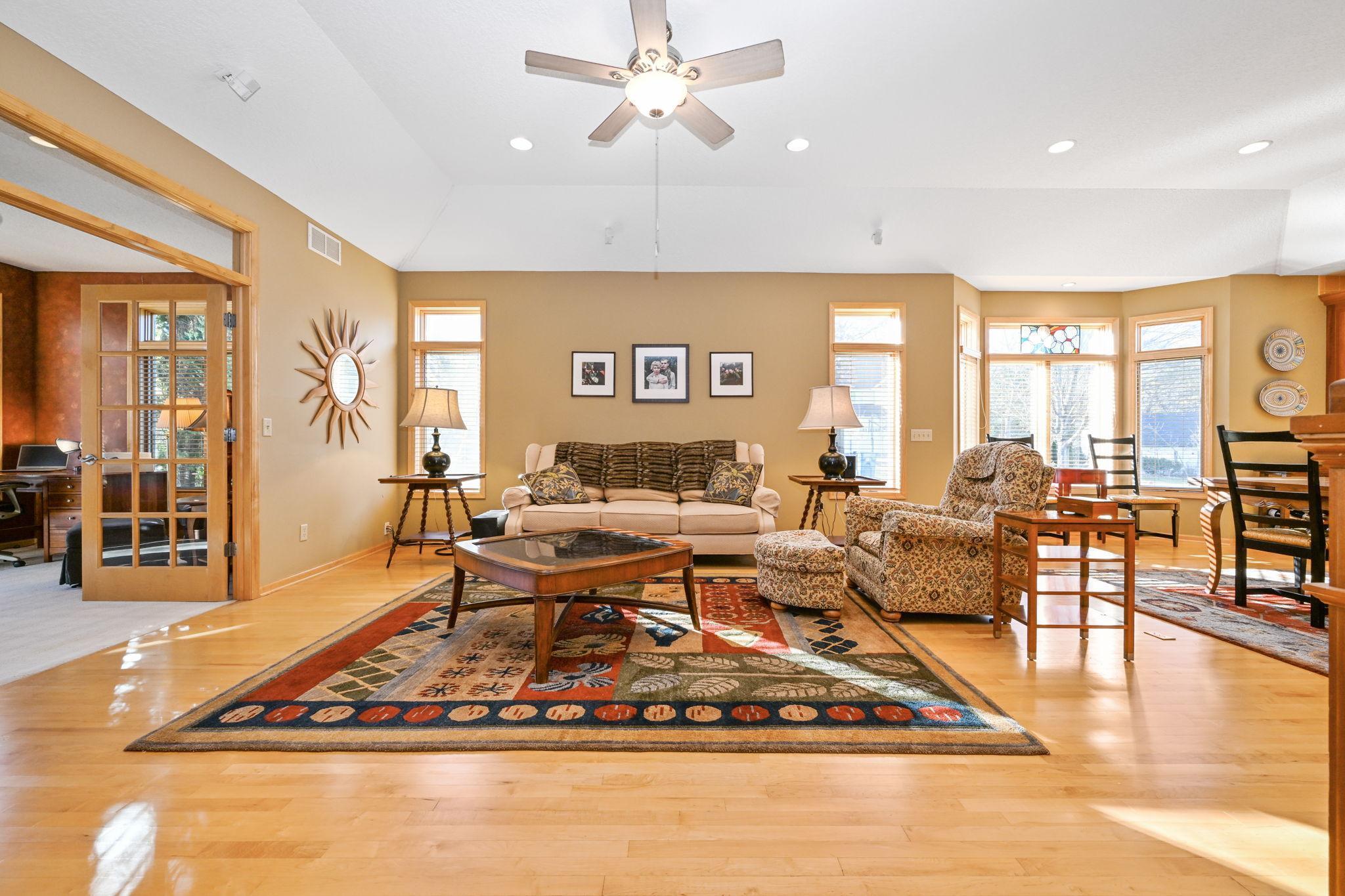 9-web-or-mls-14802 Margaret Pl 009Full.jpg