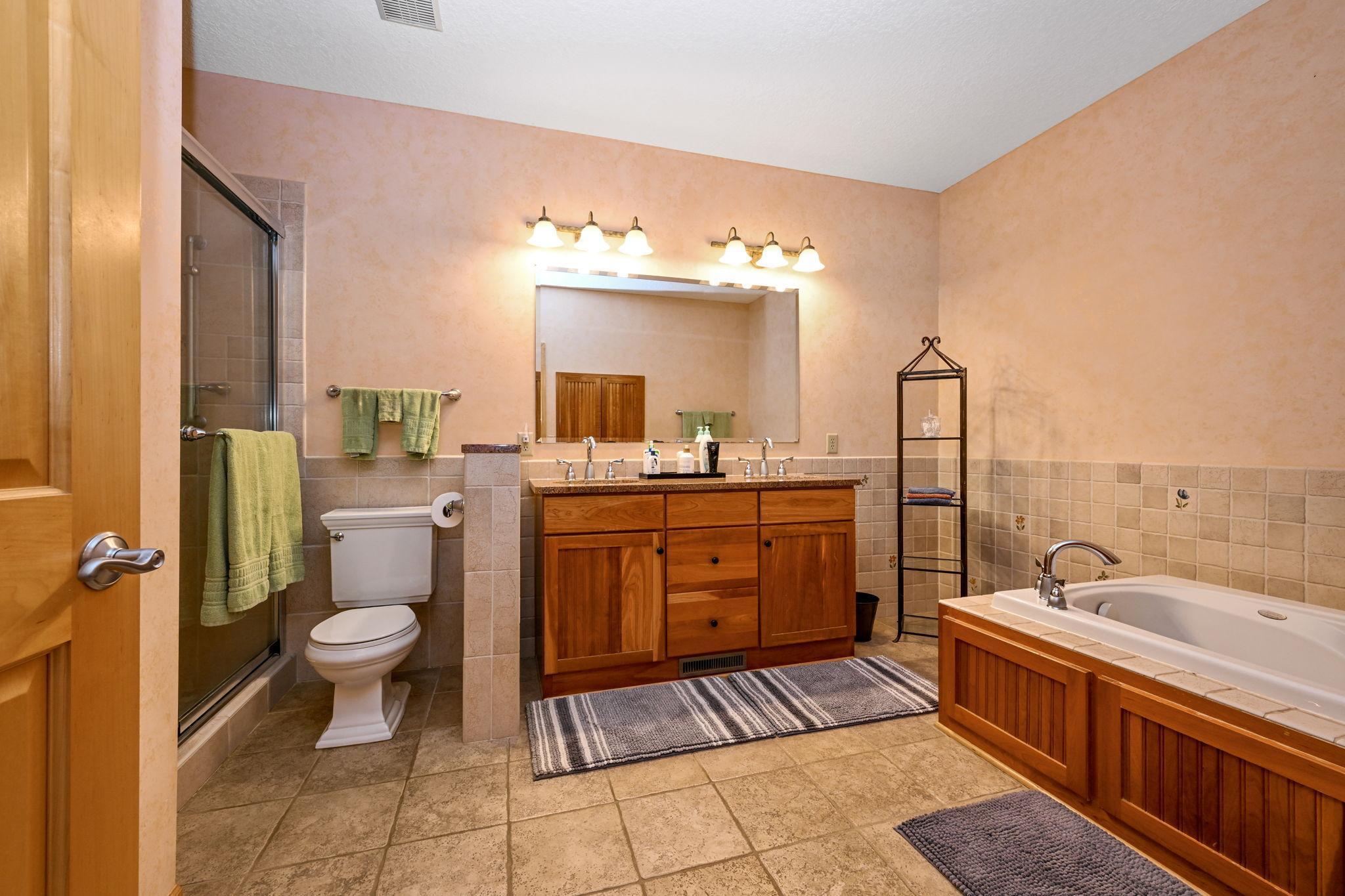 13-web-or-mls-14802 Margaret Pl 013Full.jpg