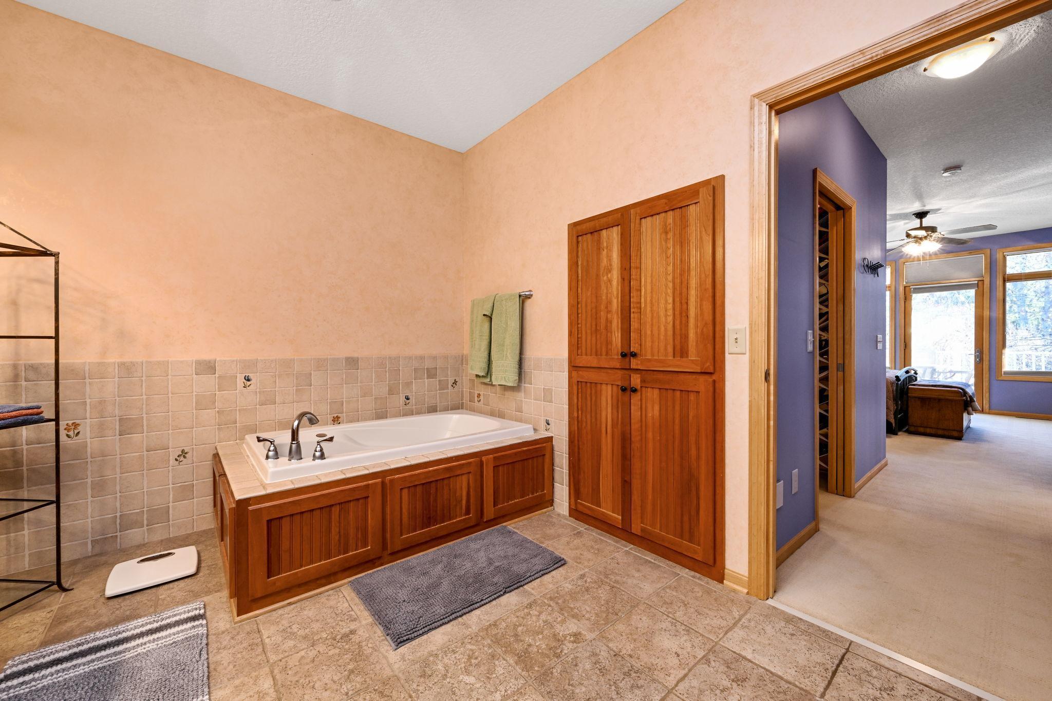 14-web-or-mls-14802 Margaret Pl 014Full.jpg