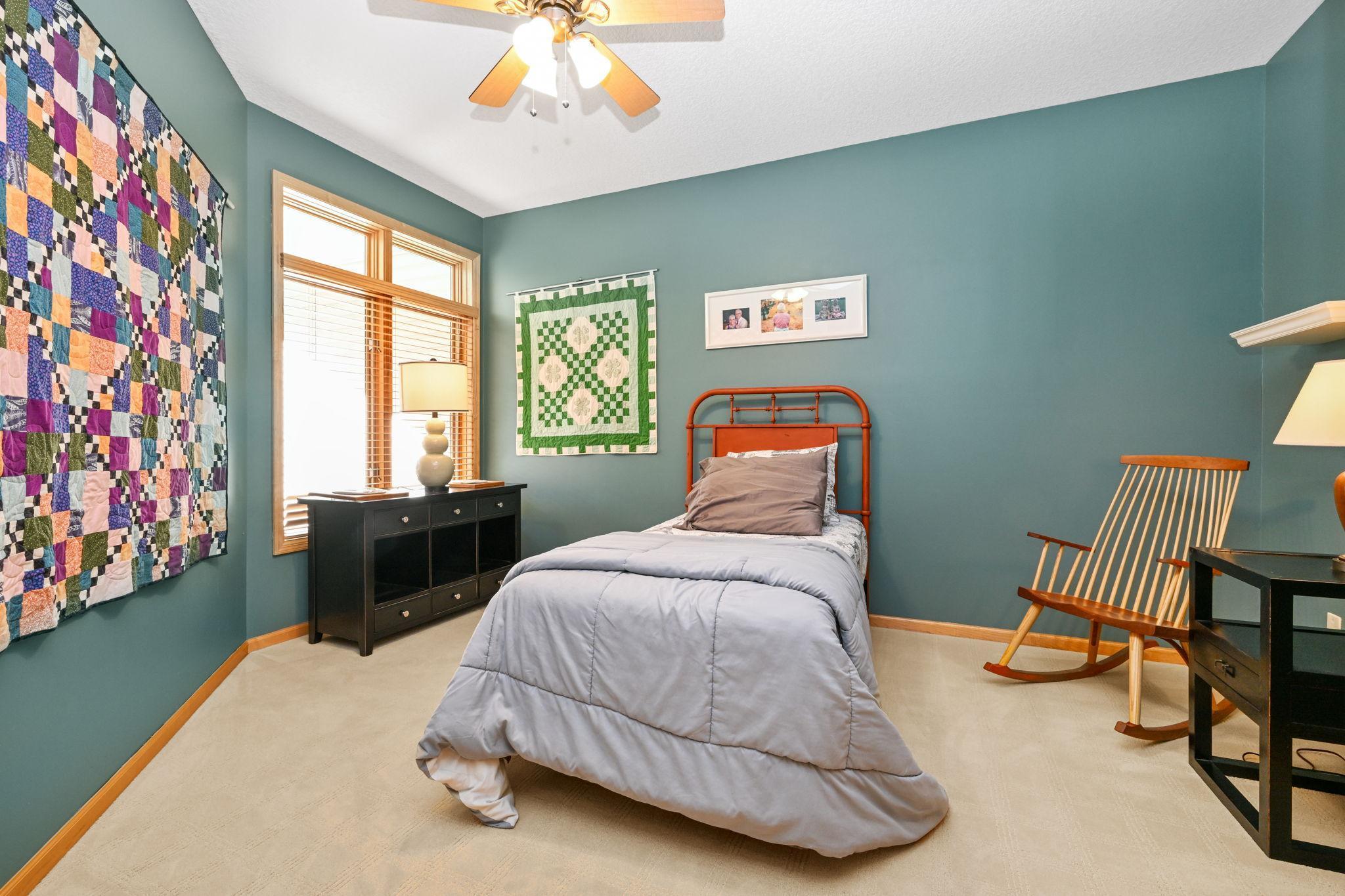 17-web-or-mls-14802 Margaret Pl 017Full.jpg