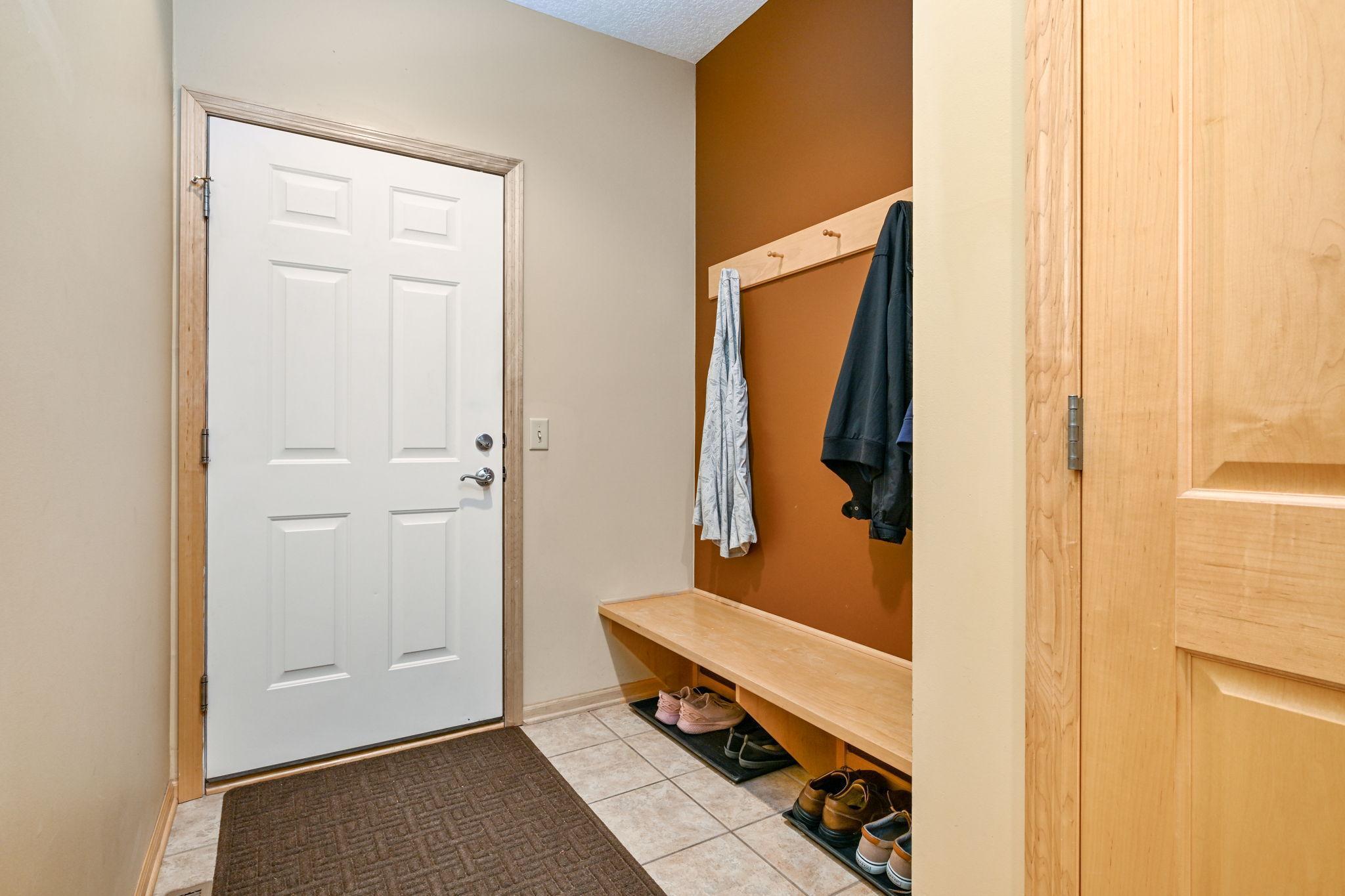 19-web-or-mls-14802 Margaret Pl 019Full.jpg