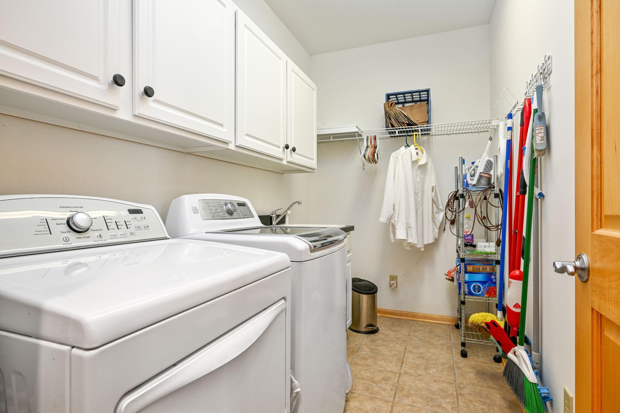 20-web-or-mls-14802 Margaret Pl 020Full.jpg