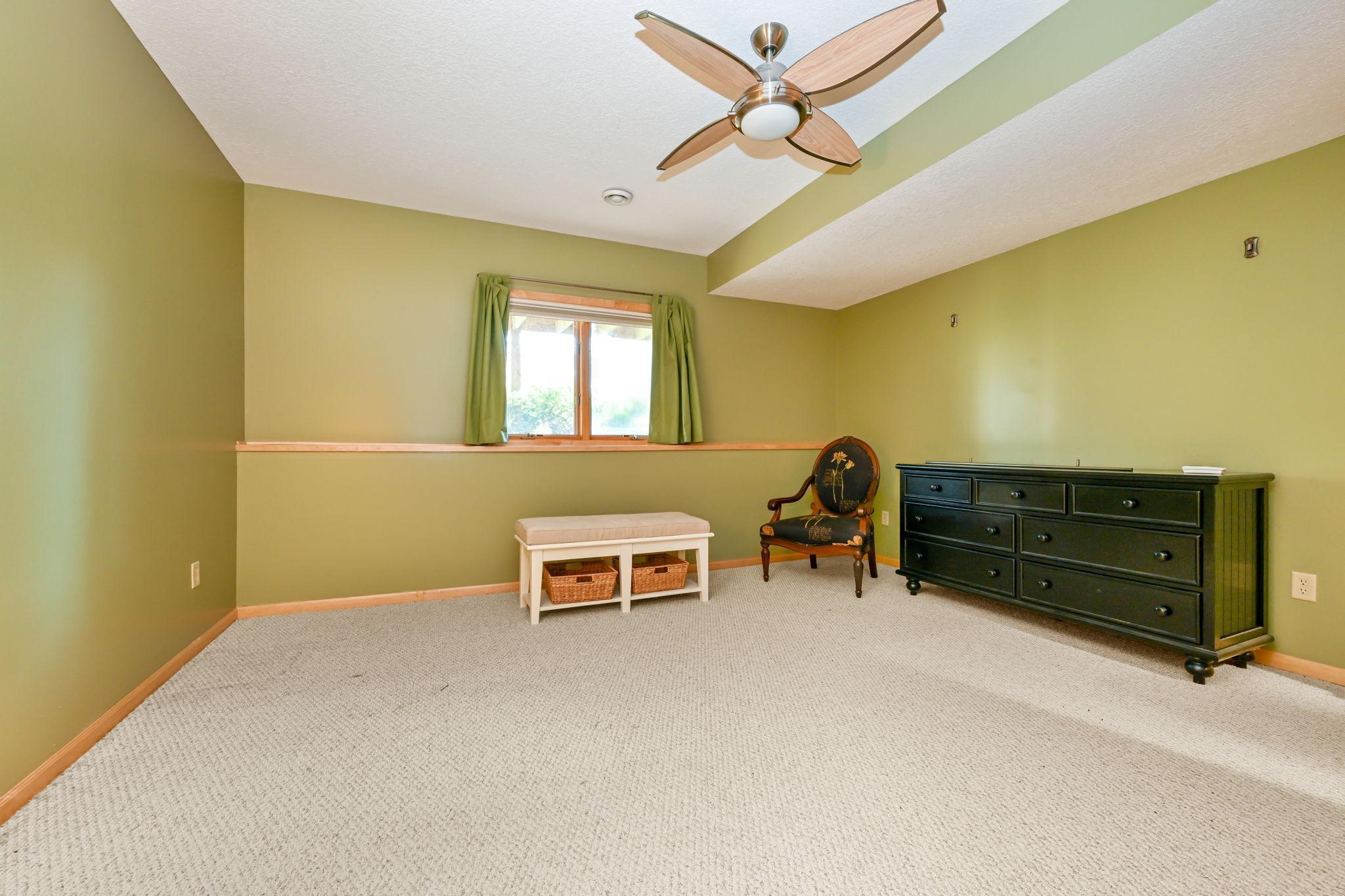 25-web-or-mls-14802 Margaret Pl 025Full.jpg