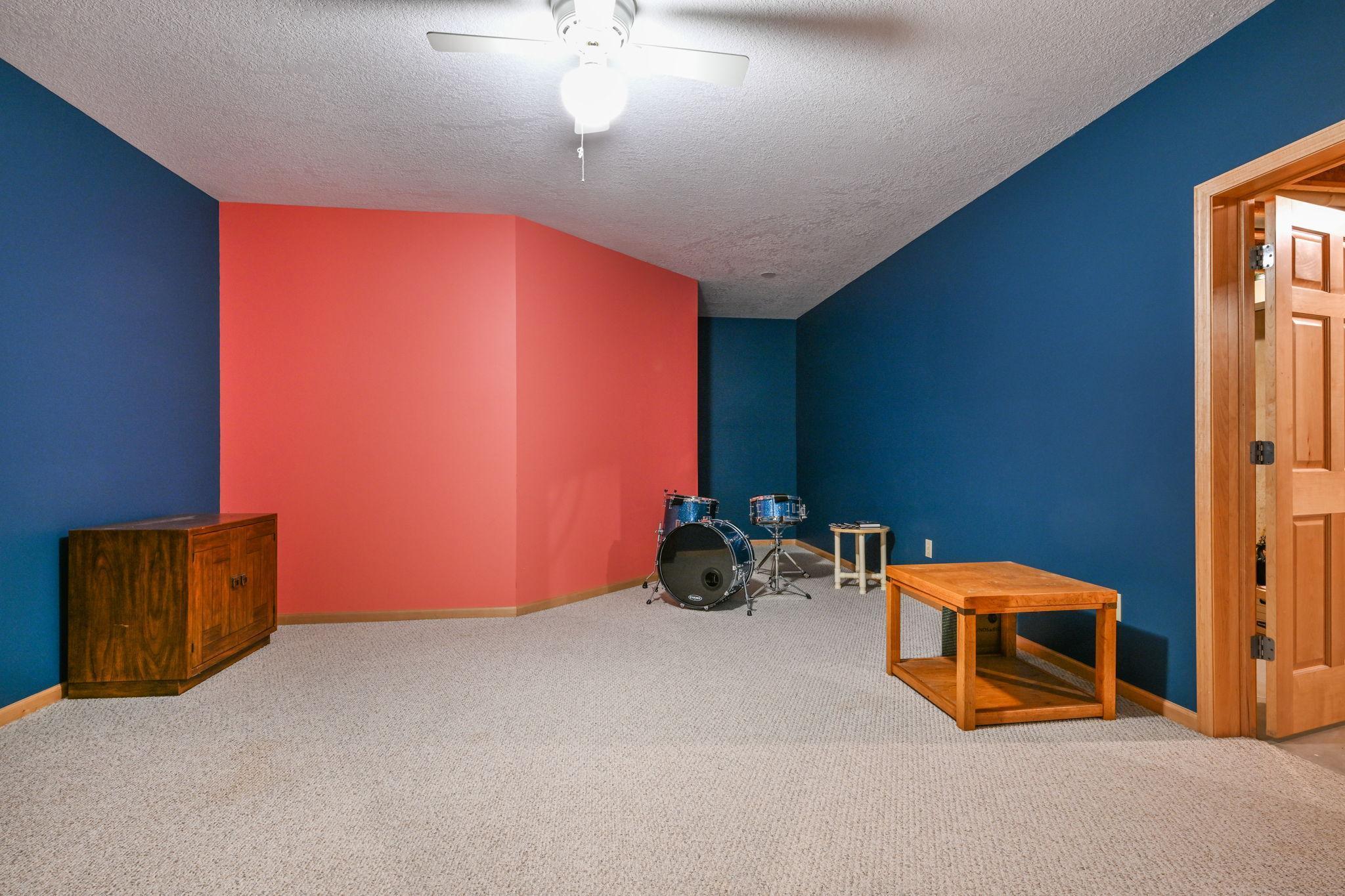 27-web-or-mls-14802 Margaret Pl 027Full.jpg