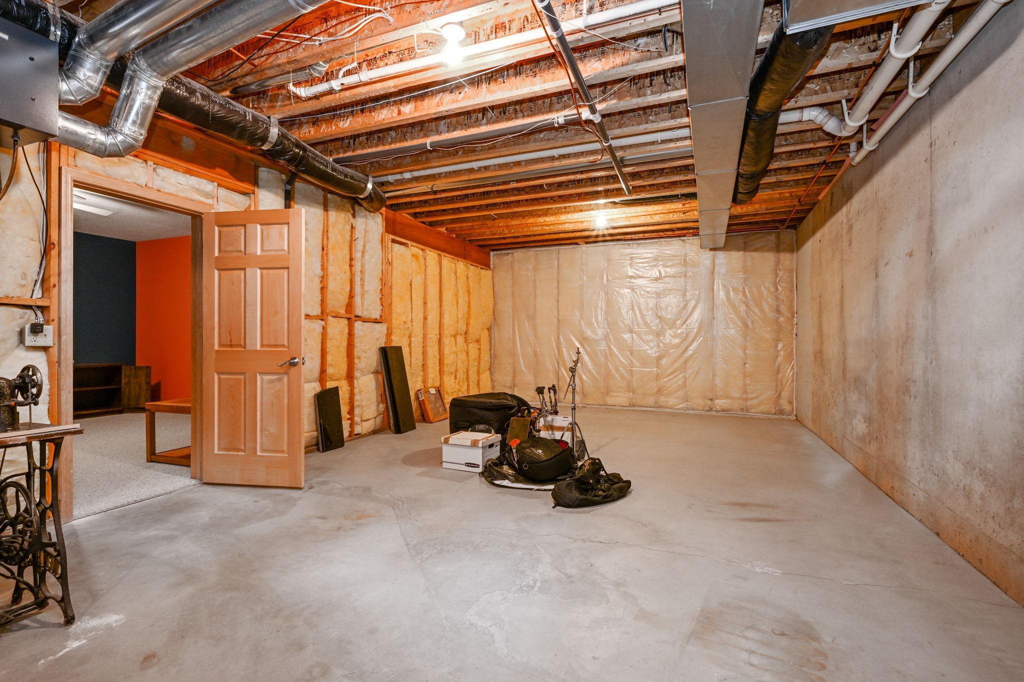 28-web-or-mls-14802 Margaret Pl 028Full.jpg