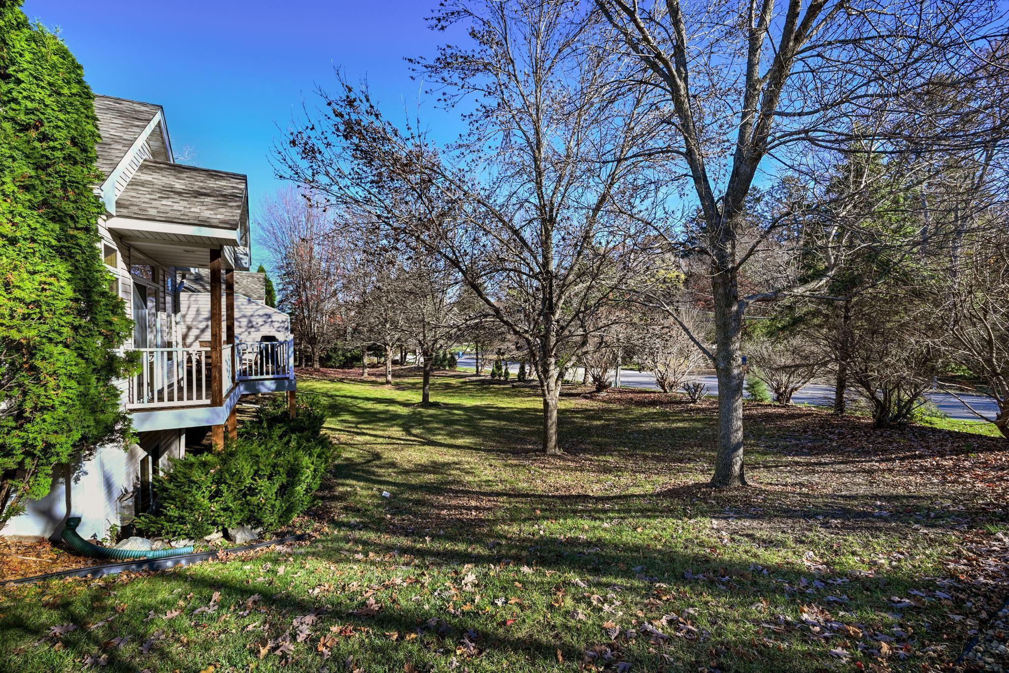 31-web-or-mls-14802 Margaret Pl 031Full.jpg