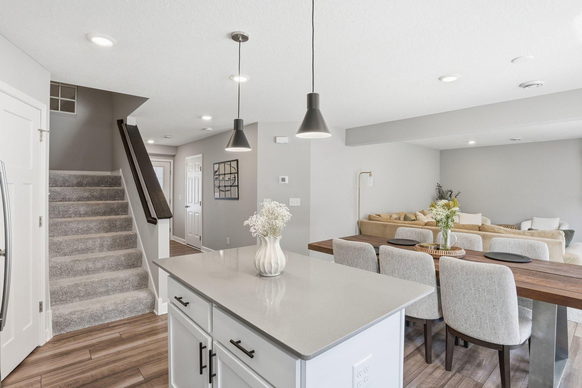 Open floorplan and natural light!