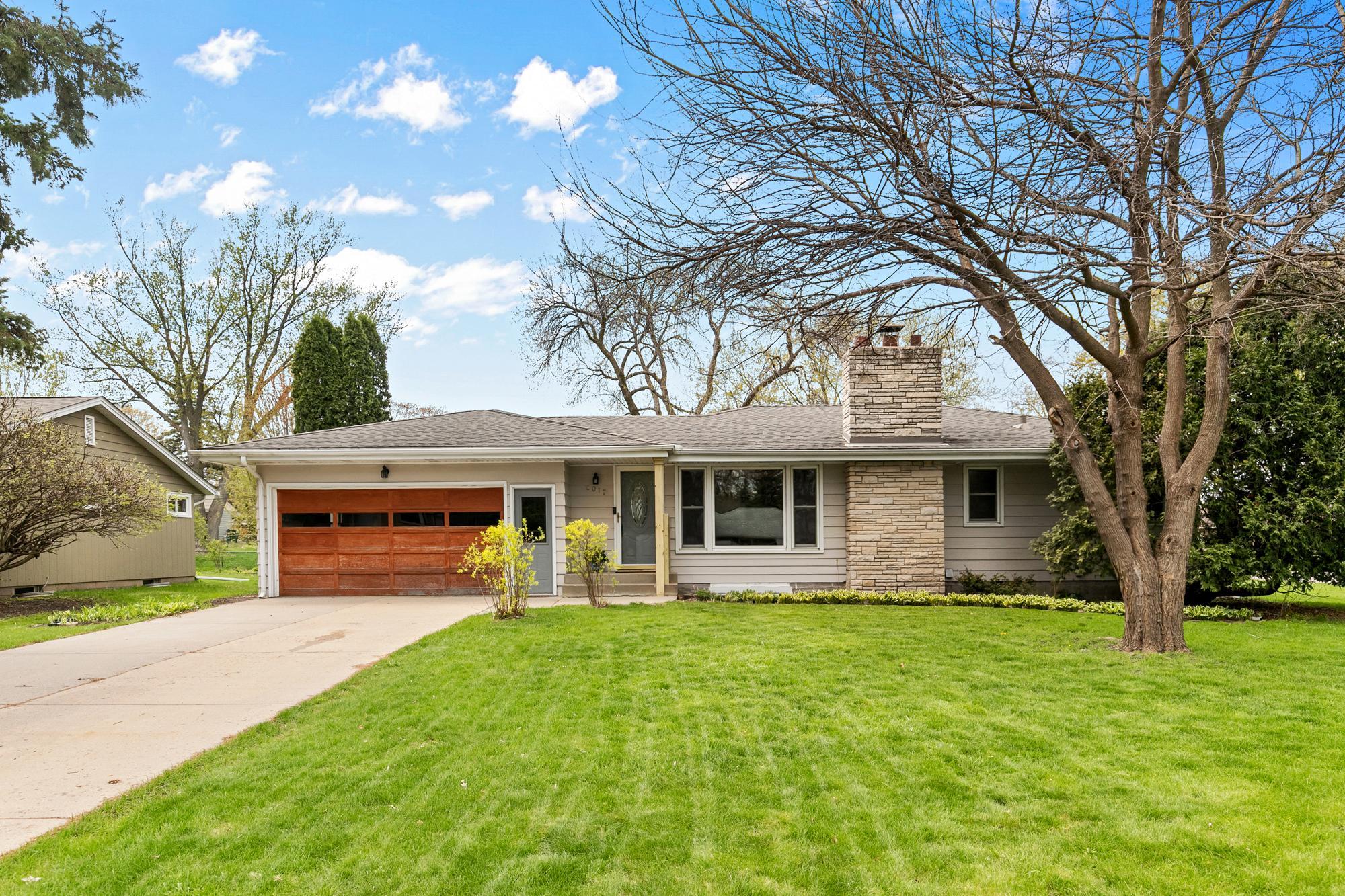 Welcome home to 2017 Beacon in the heart of Roseville