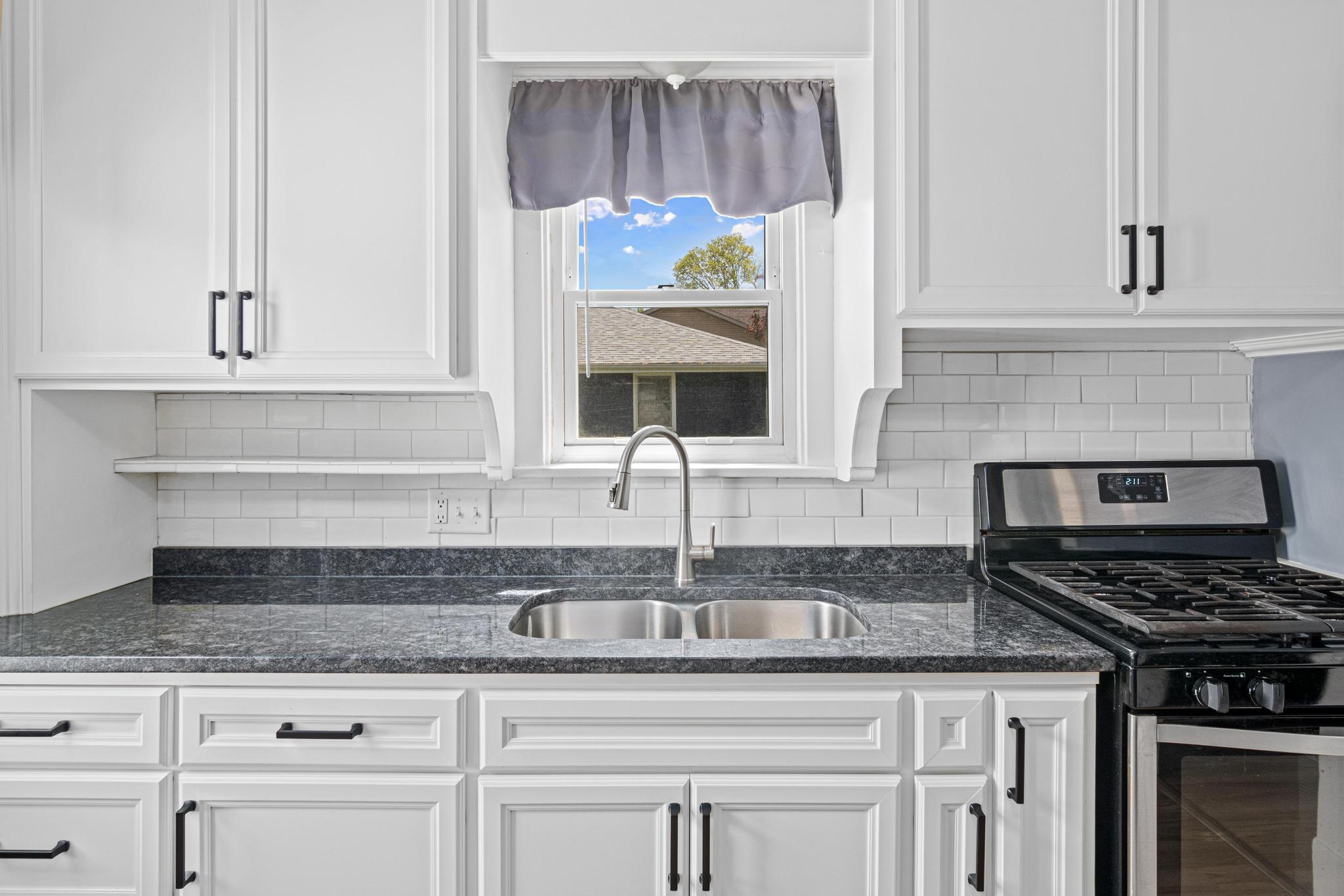 417 10th Ave S-9.jpg